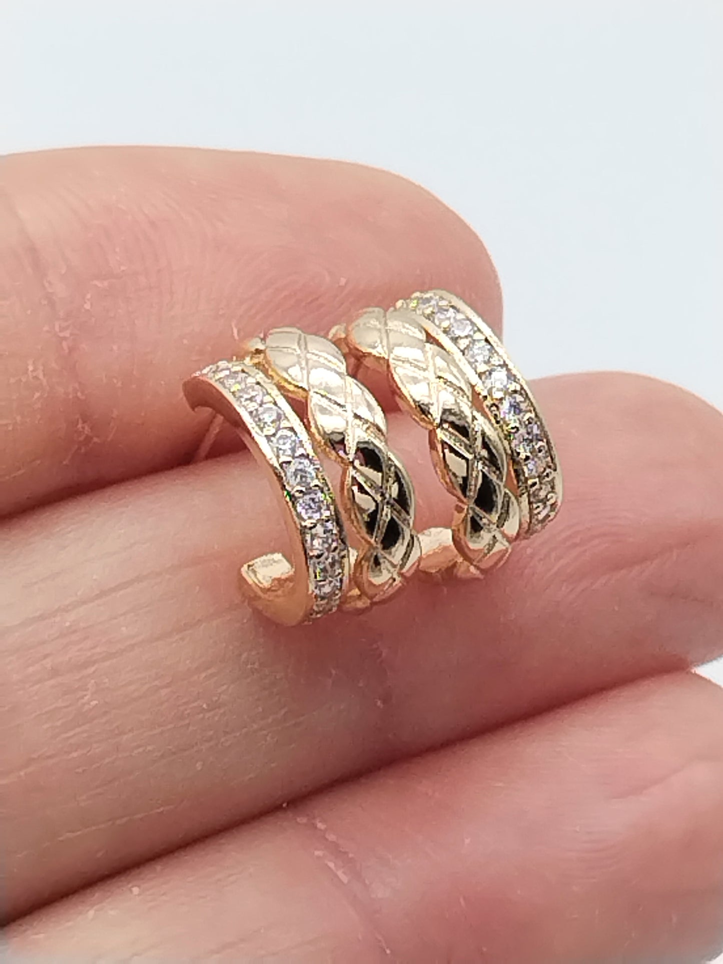 Kleine goldene Huggies, vergoldete Creolen, zweireihige Ohrringe, CZ, trendiger, zeitloser Schmuck, Frauen, Mädchen, Geschenke