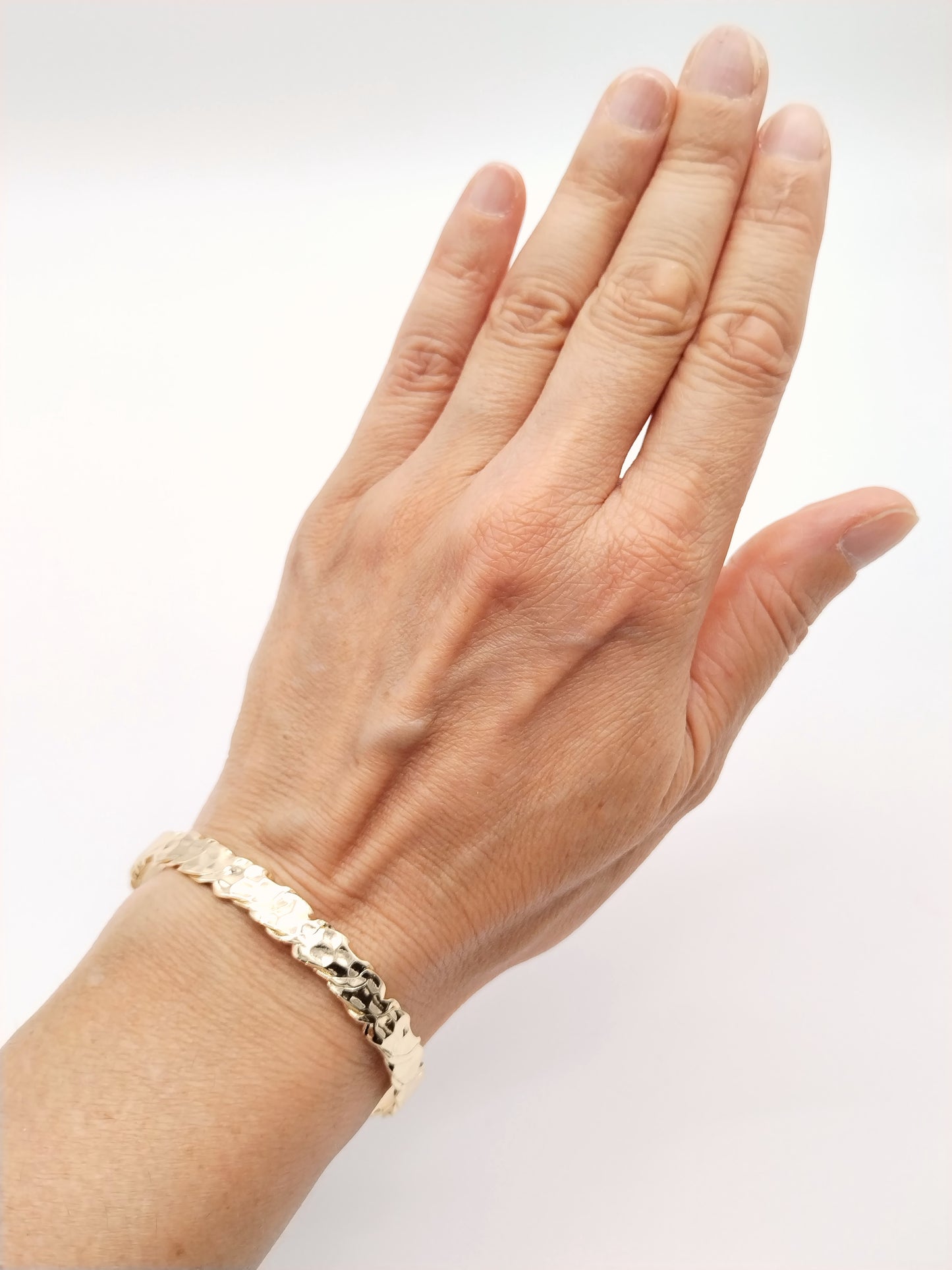 Brazalete martillado, brazalete, pila, chapado en oro de 18 k, tendencia, moda, mujeres, regalos