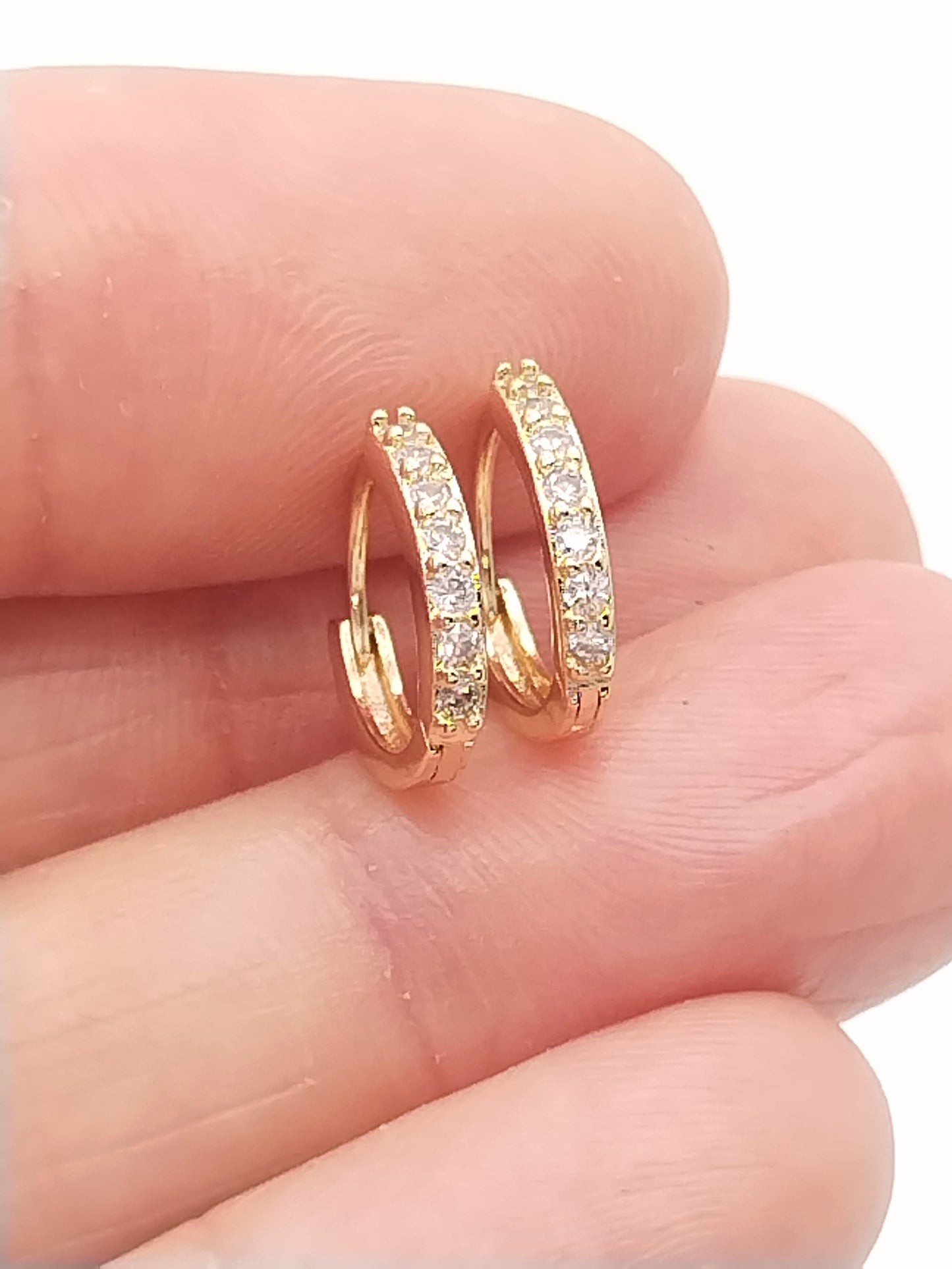 Cz Gold Huggies, funkelnde Ohrringe, zweites Piercieng, edel, winzig, Geschenke, Mädchen, Frauen