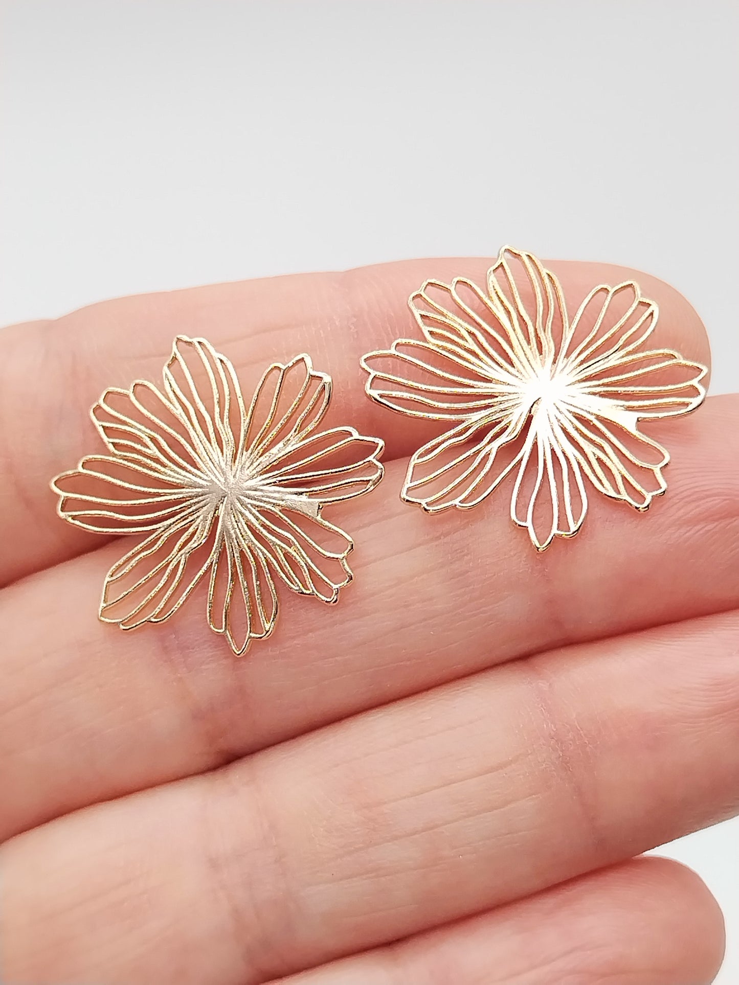 18k gold plated flower stud earrings side view