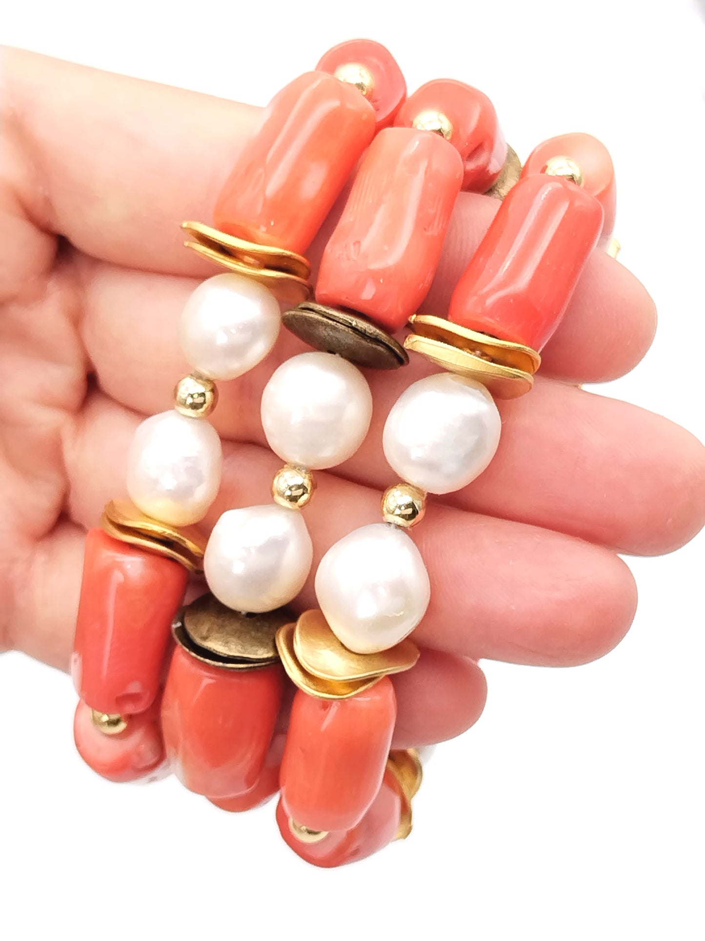 Pulsera elástica de coral y perla