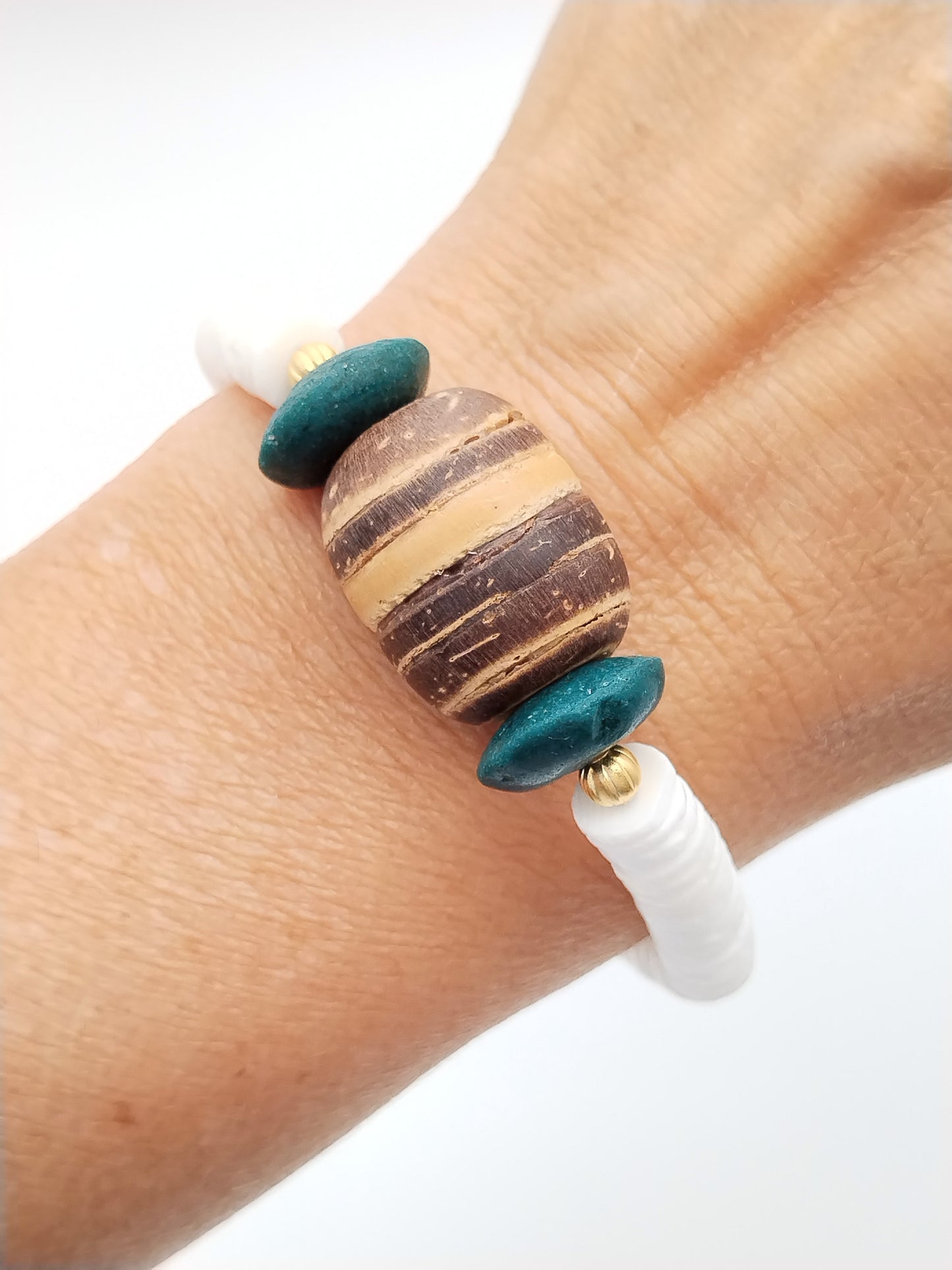 Pulsera de conchas blancas de verano, joyería de moda, cuero, cristal africano, oro elástico, estilo bohemio-chic informal.