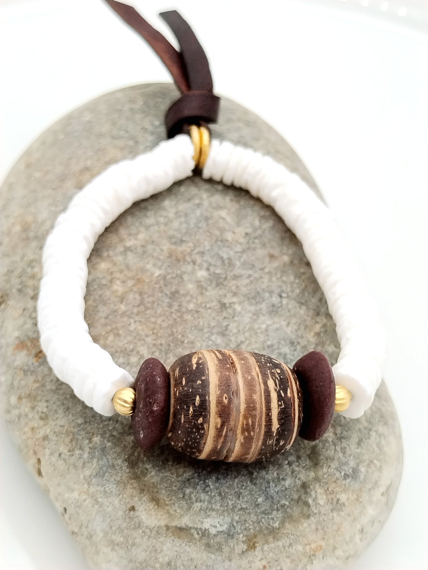 Pulsera de conchas blancas de verano, joyería de moda, cuero, cristal africano, oro elástico, estilo bohemio-chic informal.