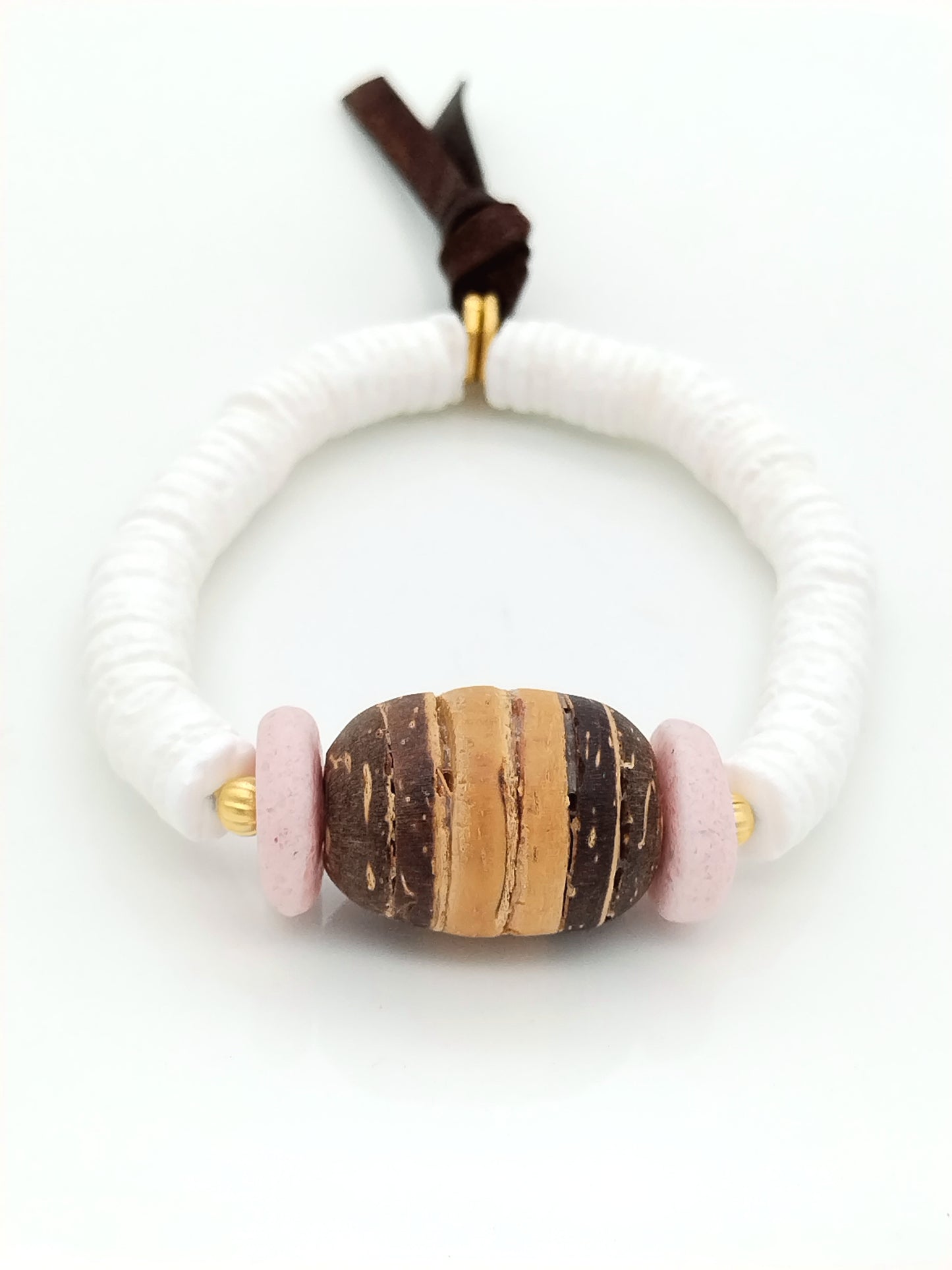 Pulsera de conchas blancas de verano, joyería de moda, cuero, cristal africano, oro elástico, estilo bohemio-chic informal.
