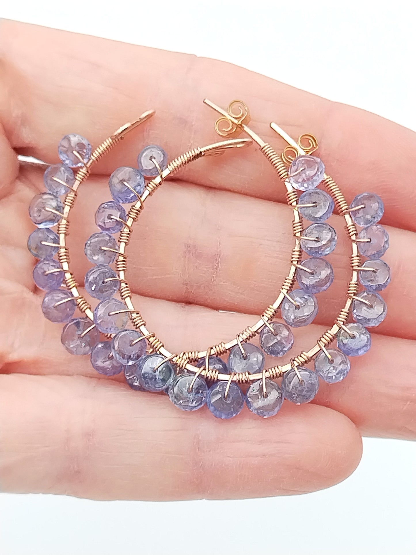 Pendientes grandes de aro con tanzanita en oro rosa