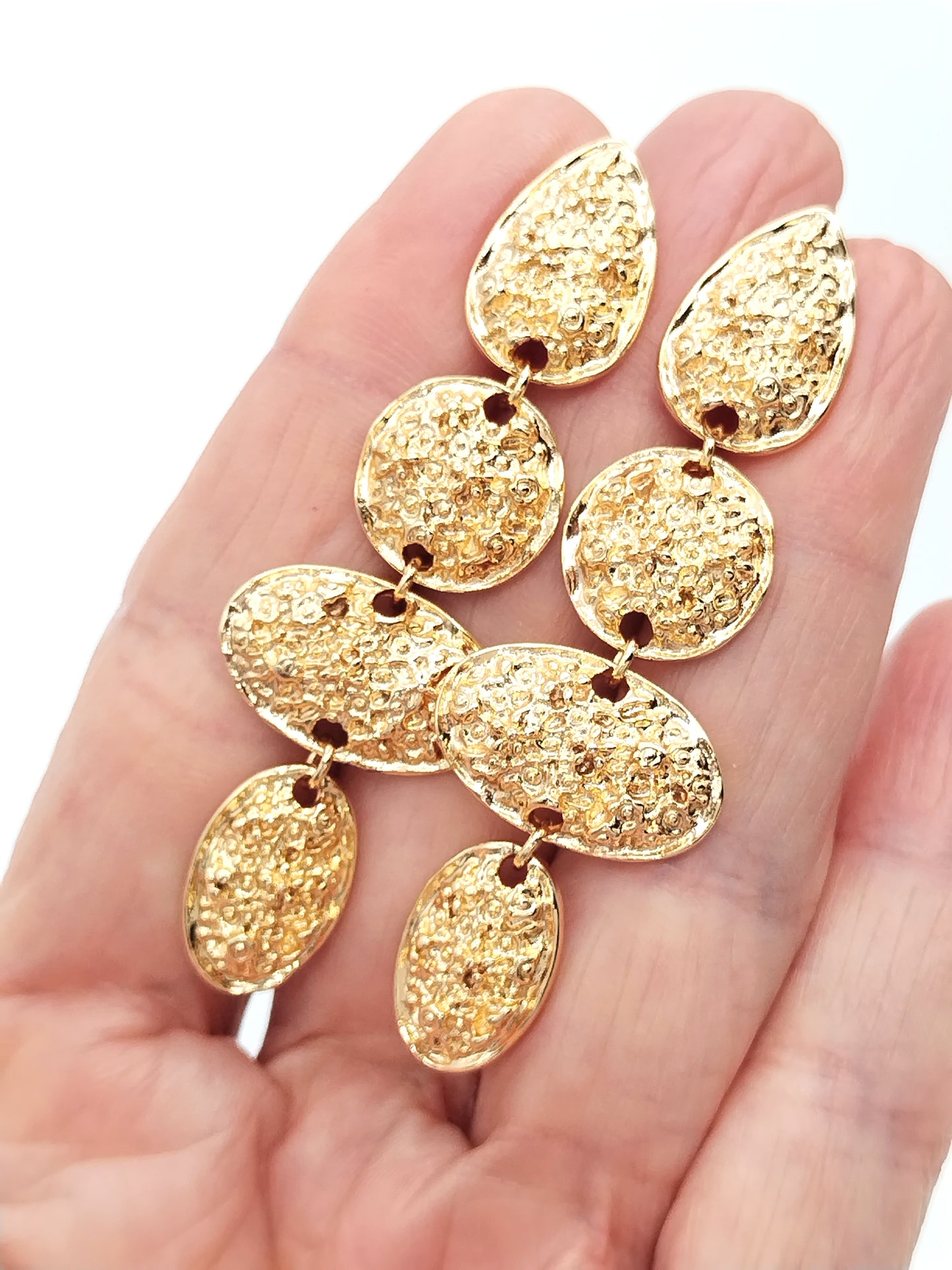 Impresionantes pendientes largos colgantes de oro para mujer