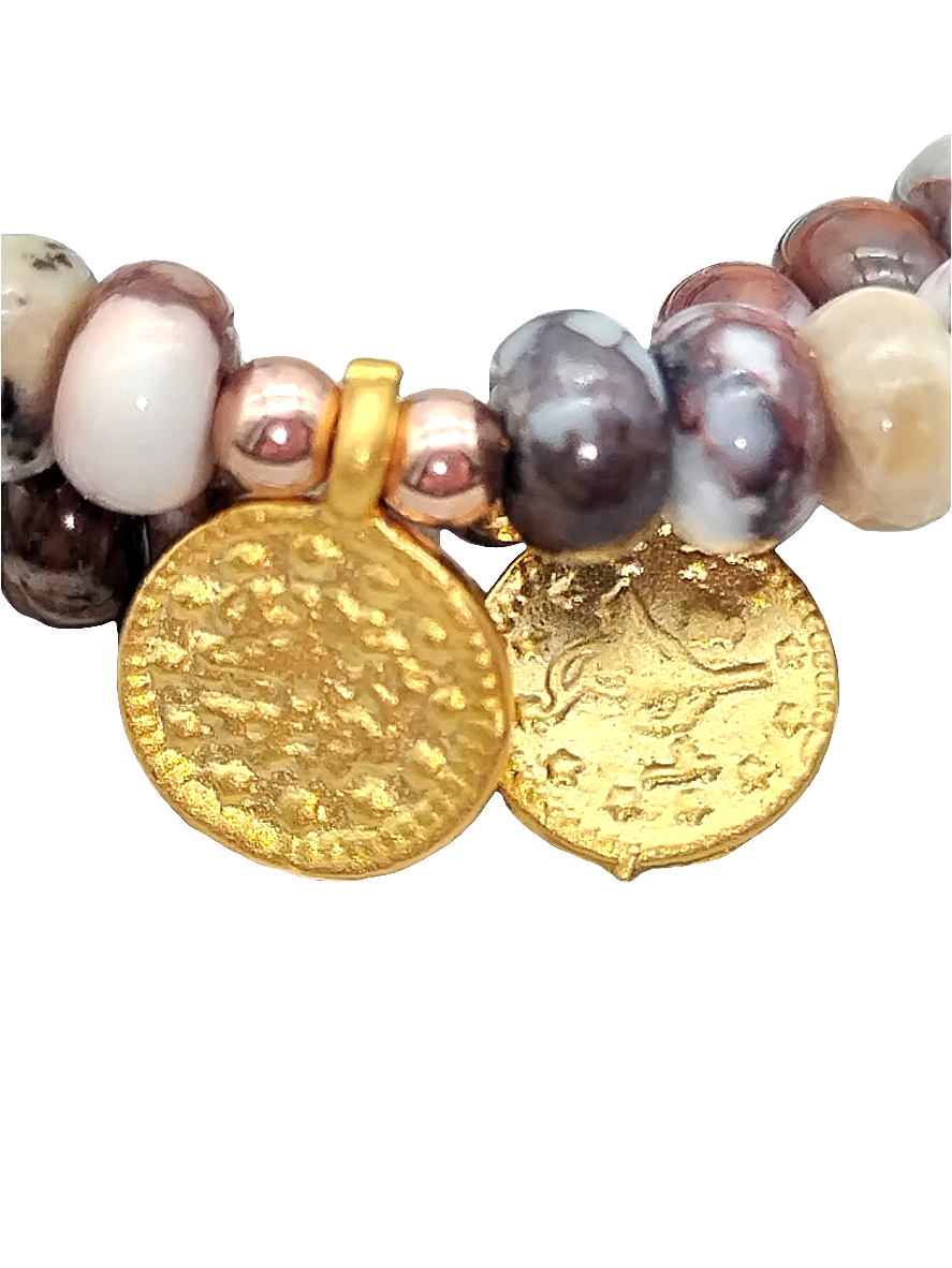 Wildpferd-Jaspis-Armbänder | Goldmünzen-Anhänger und 14 Karat Gold gefüllter Stapel
