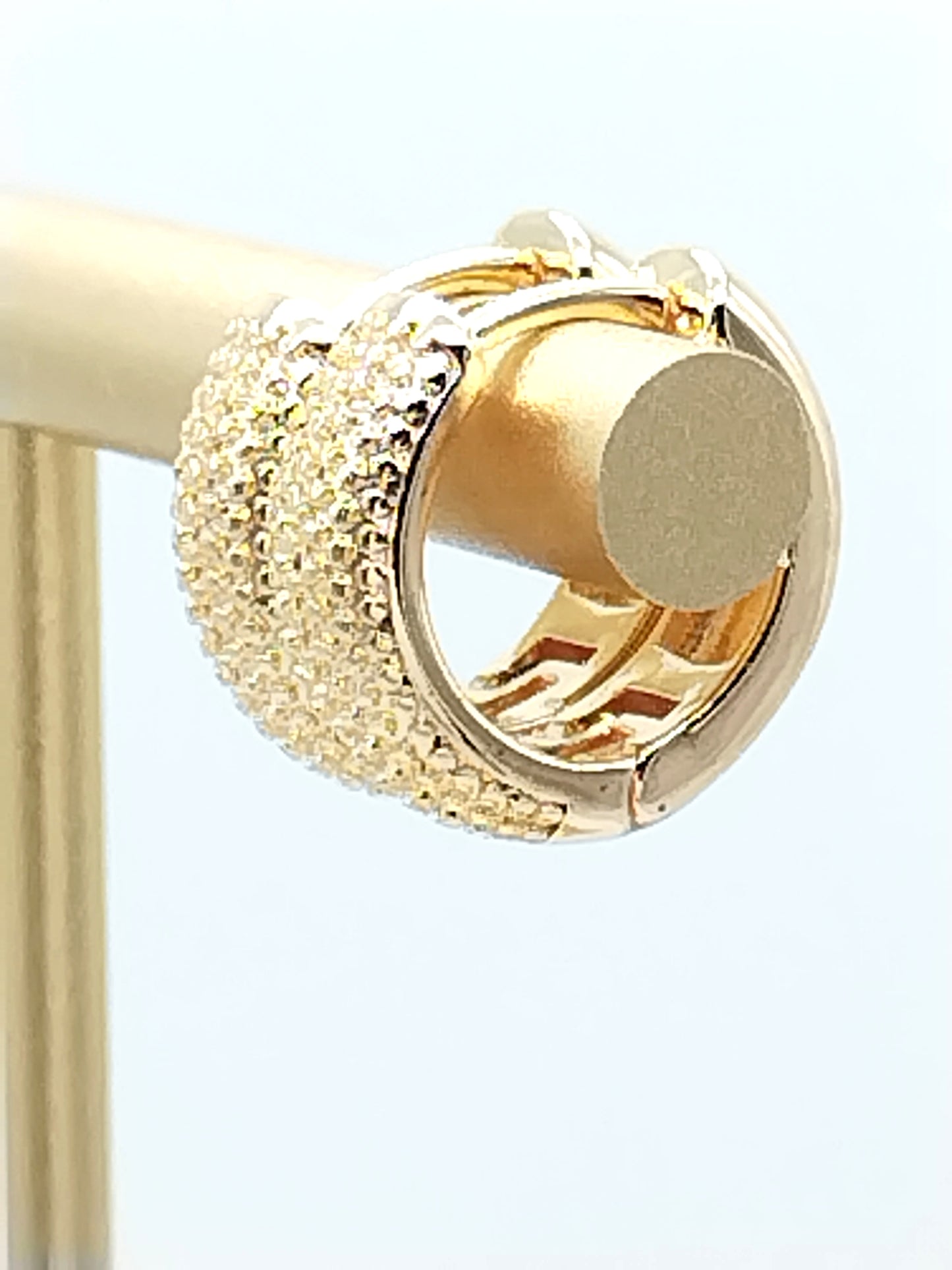Aros anchos texturizados de oro - Tiny Everyday Hoops