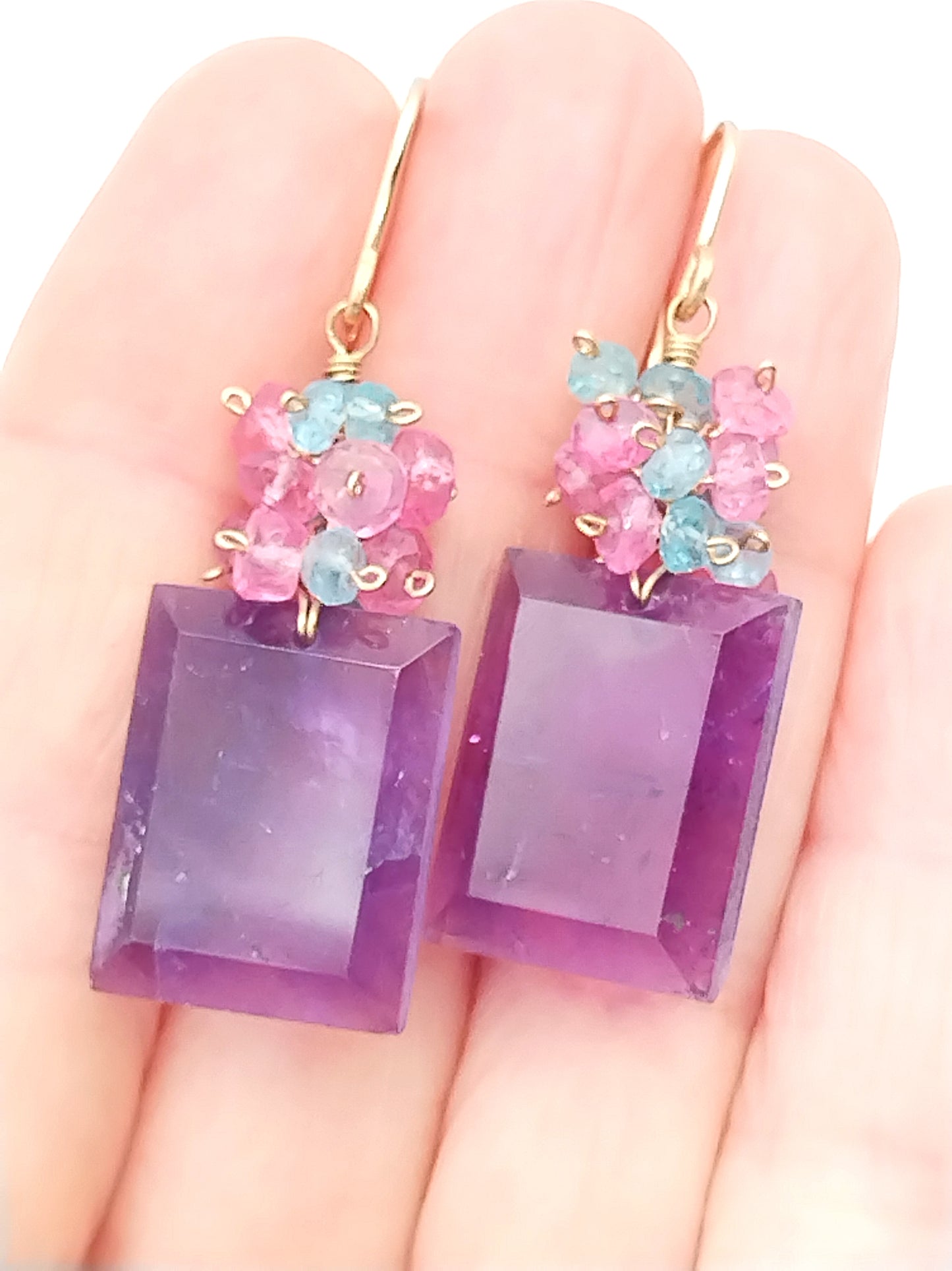 Rechteckige Ohrhänger mit Amethystcluster – 14 Karat Gold Filled