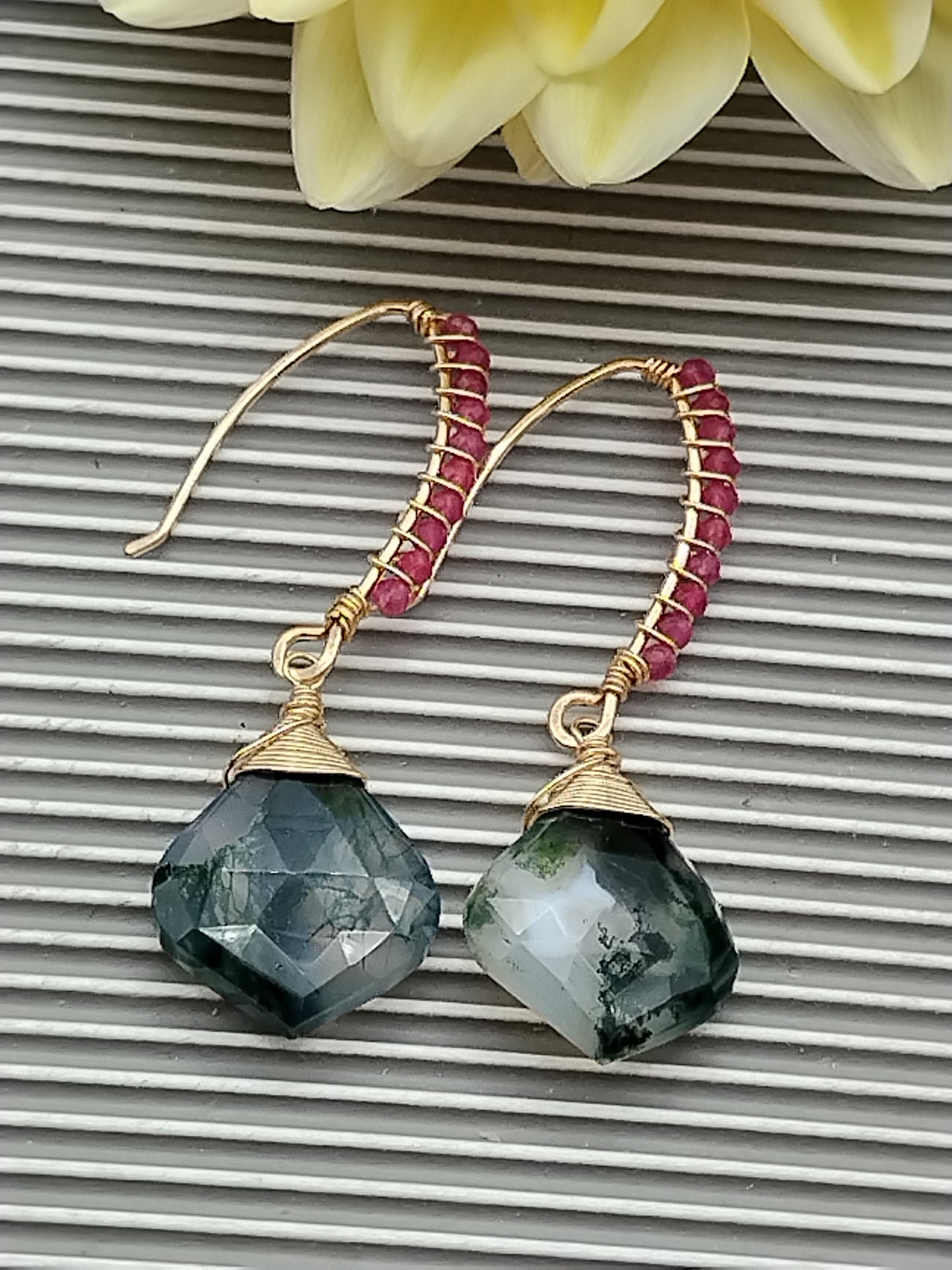 Pendientes colgantes de rubí y ágata musgosa, pendientes con piedras preciosas rellenas de oro de 14 k