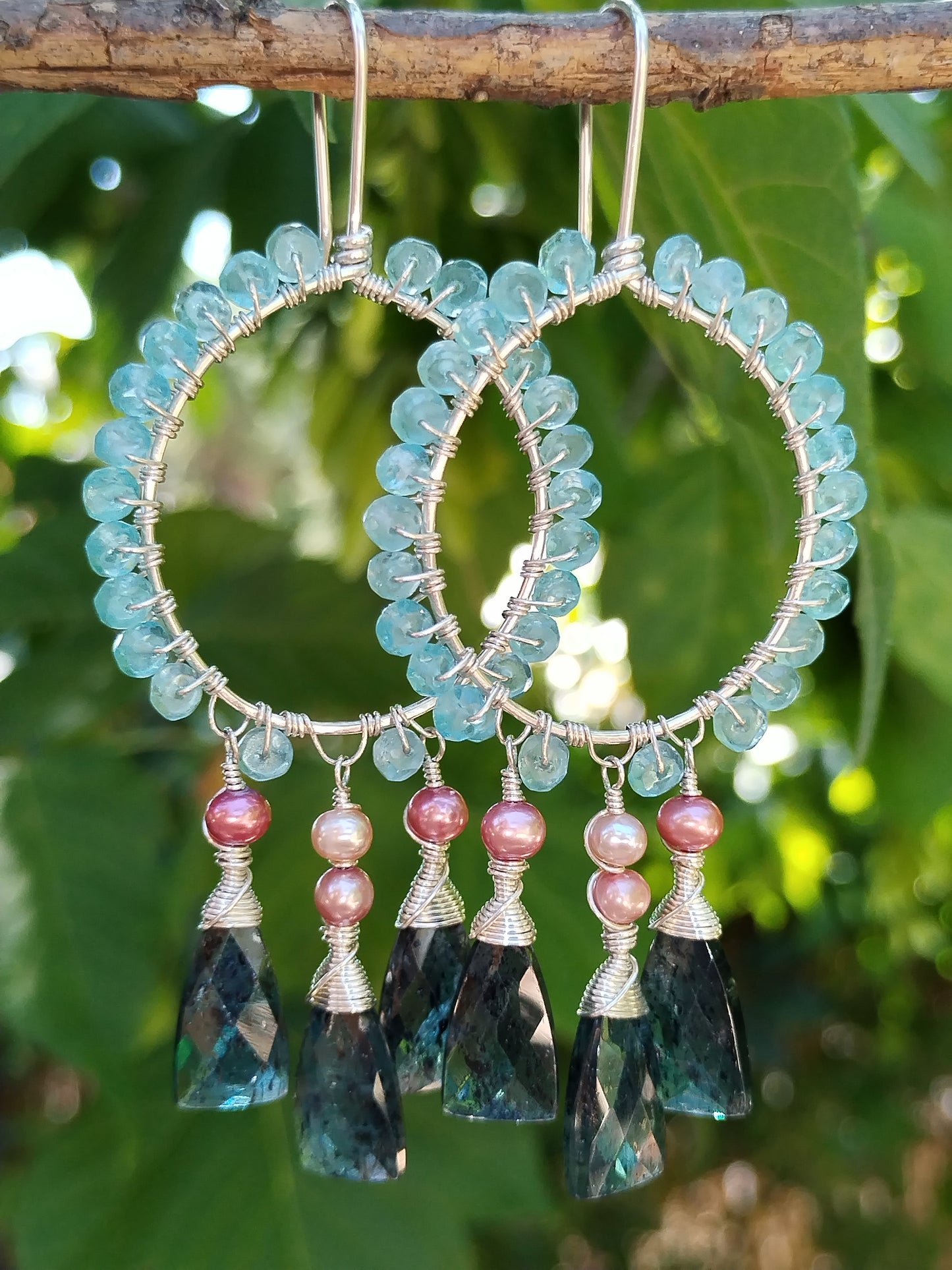 Aros colgantes de plata de ley con piedras preciosas, cianita, apatita y perlas