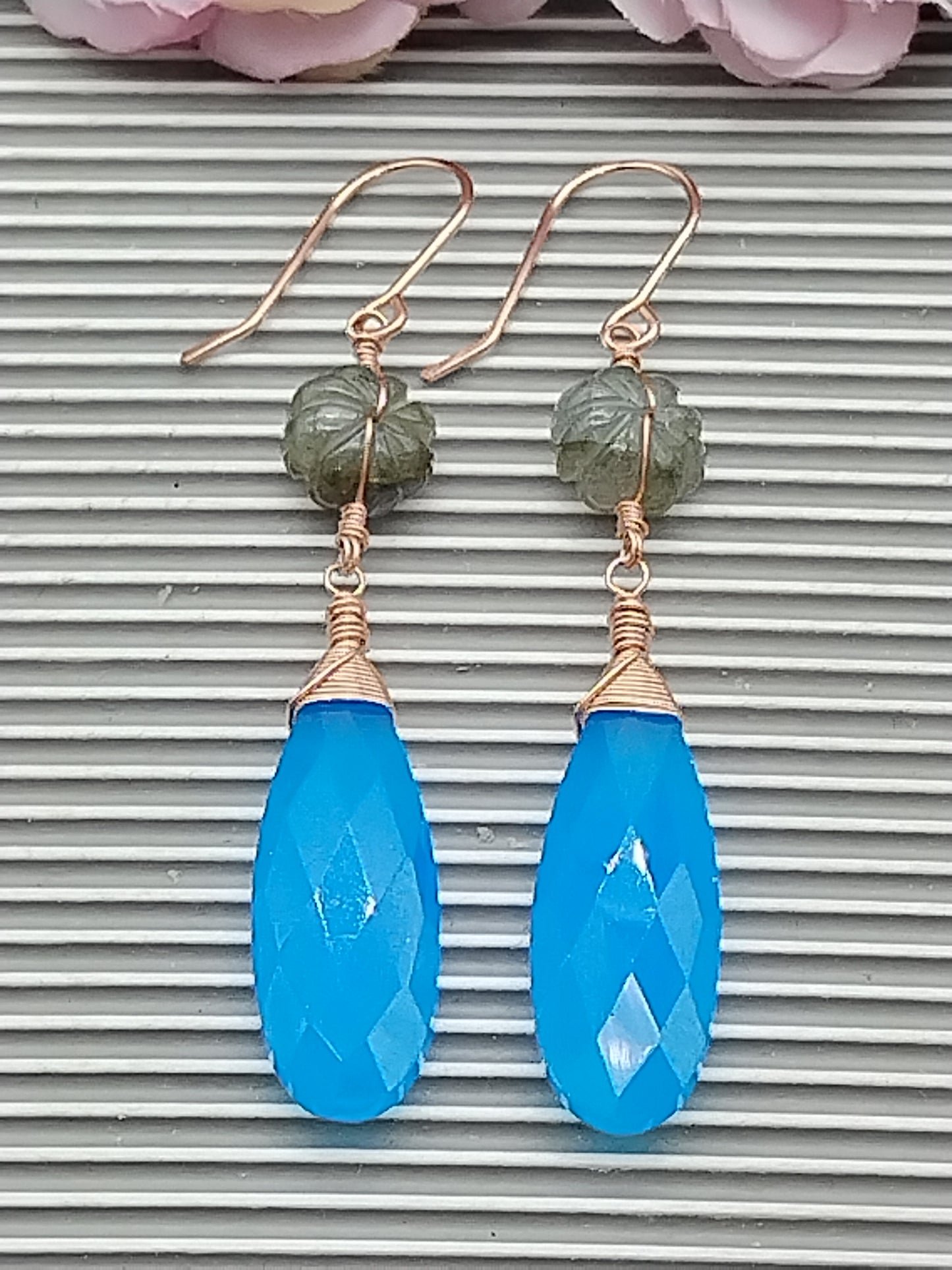 Pendientes colgantes de calcedonia, calabaza de labradorita, pendientes largos colgantes, rellenos de oro rosa de 14 k, pendientes delicados