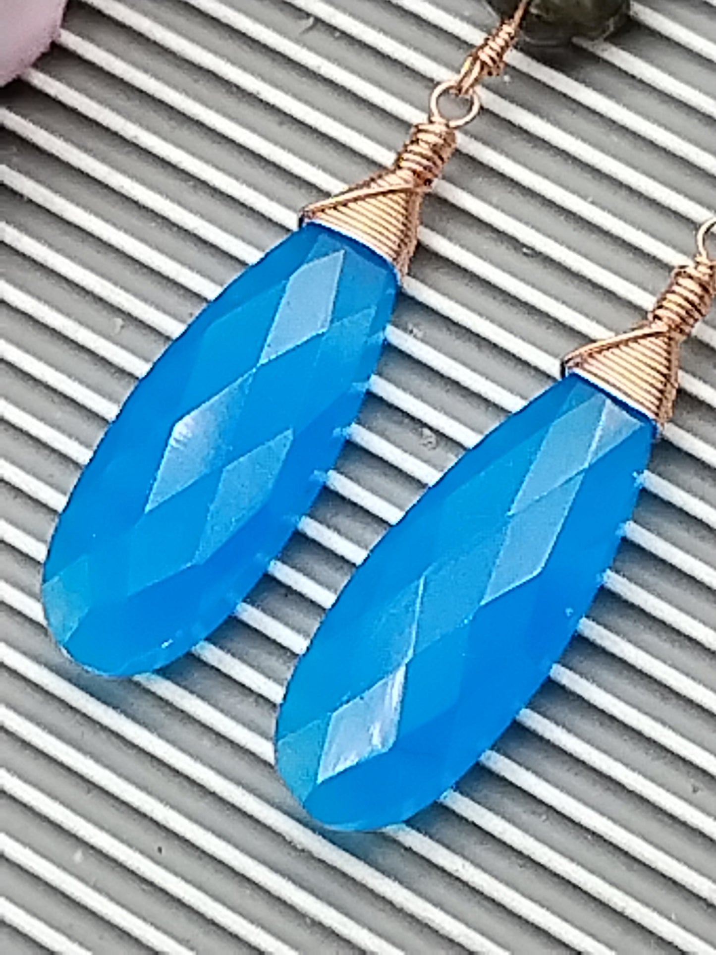 Pendientes colgantes de calcedonia, calabaza de labradorita, pendientes largos colgantes, rellenos de oro rosa de 14 k, pendientes delicados