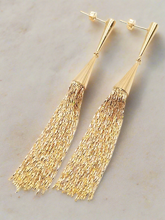 Lange goldene Ohrstecker mit Quasten