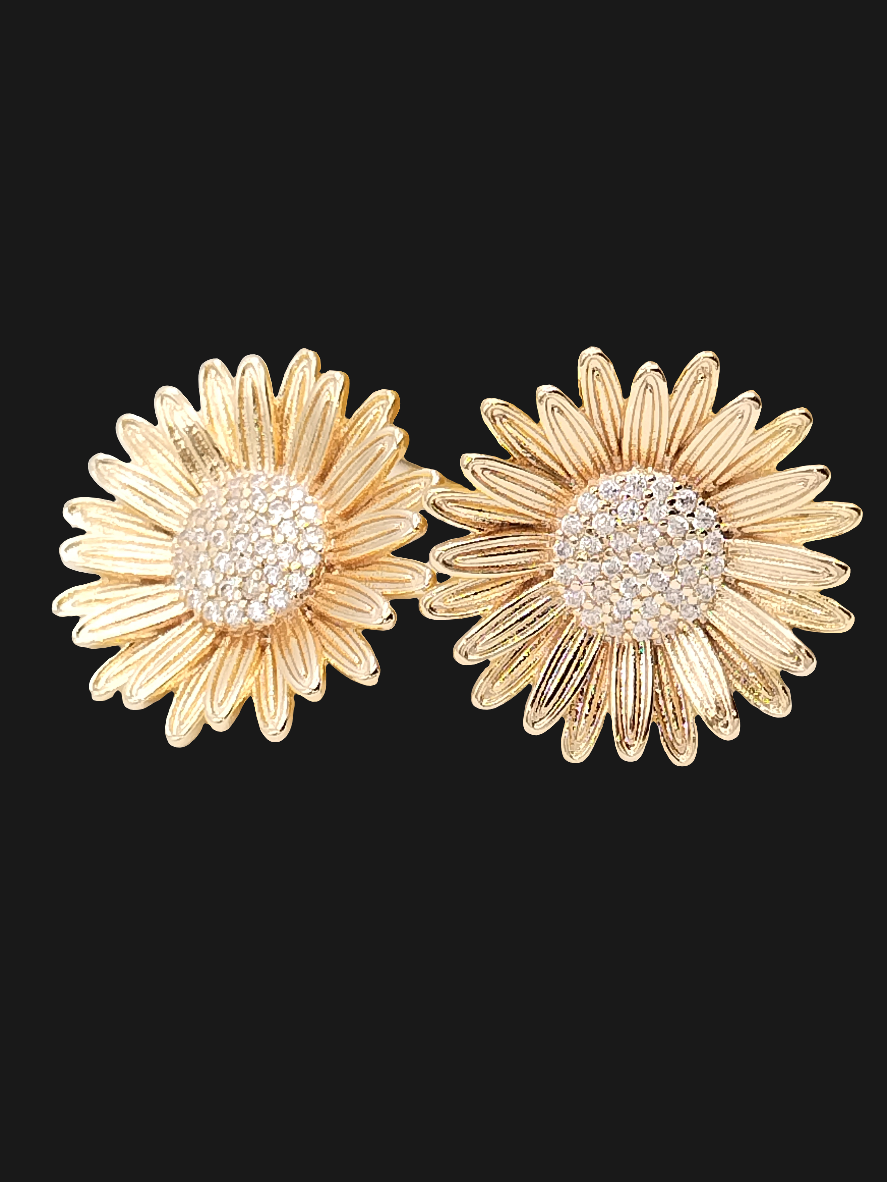 Große goldene Gänseblümchen-Knopfohrringe