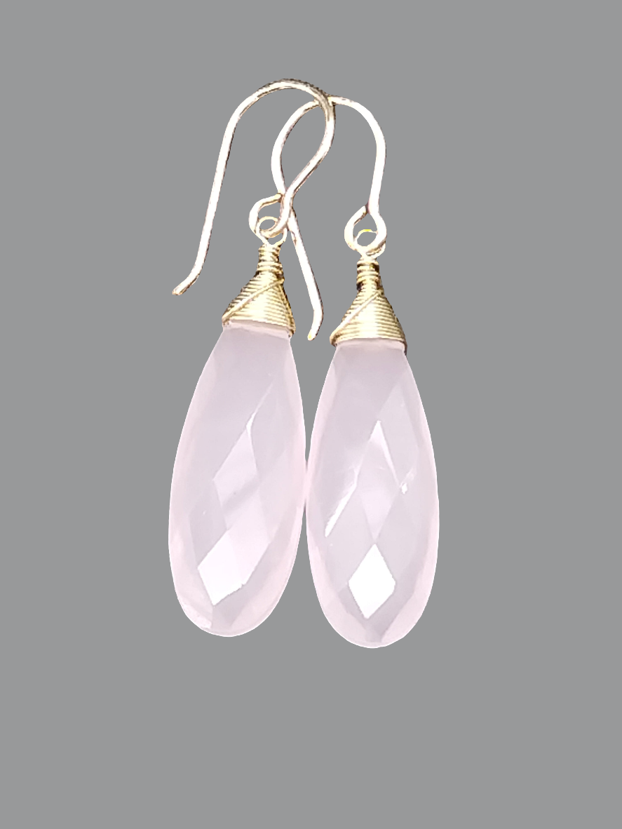 Pendientes largos colgantes de oro con calcedonia rosa