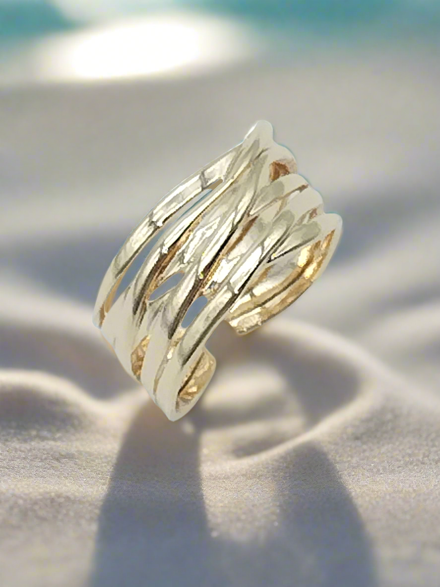 Anillo de oro con banda ancha y gruesa