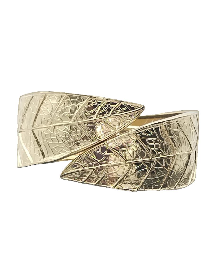Offener Armreif mit dickem Blattmuster in Gold
