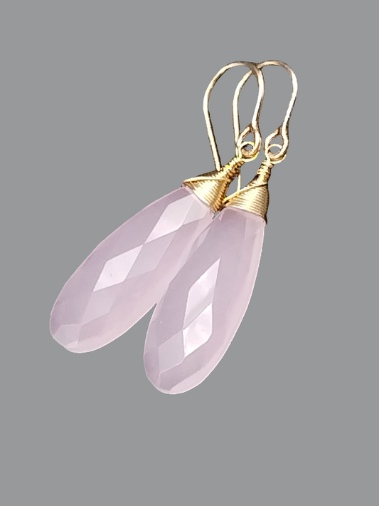Pendientes largos colgantes de oro con calcedonia rosa