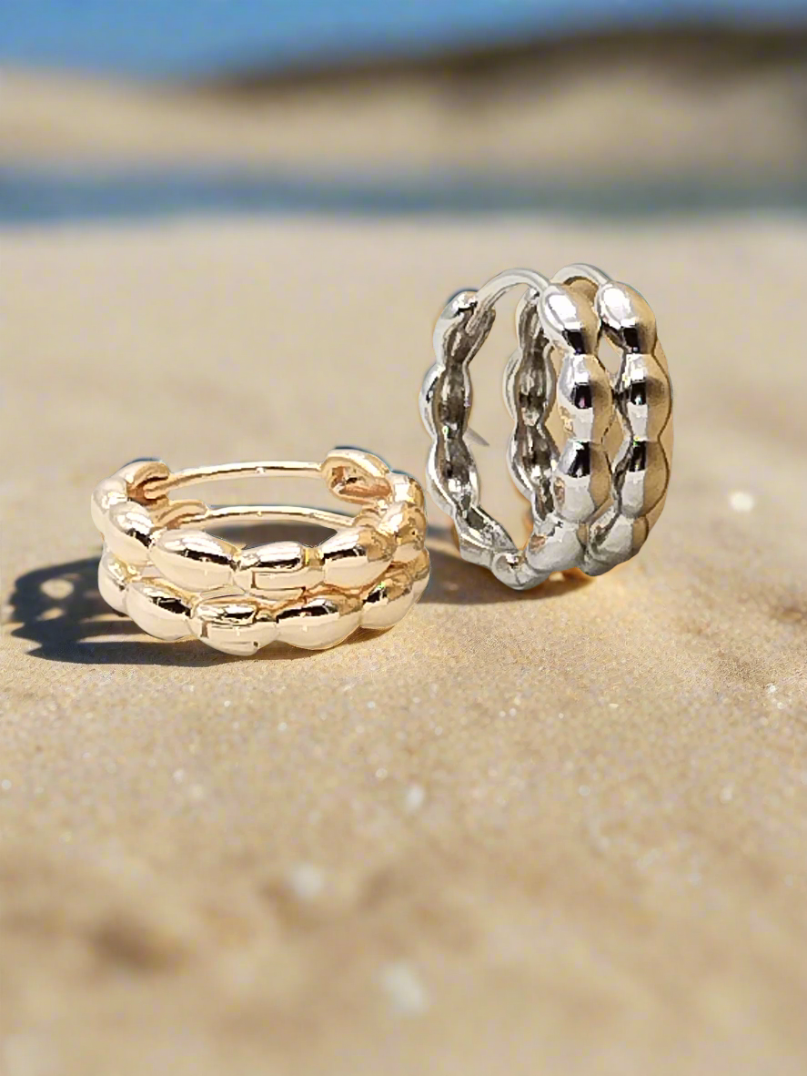 Kleine silberne Huggies, Creolen, 18 Karat vergoldet, trendiger Schmuck, Geschenke, Frauen (Kopie)