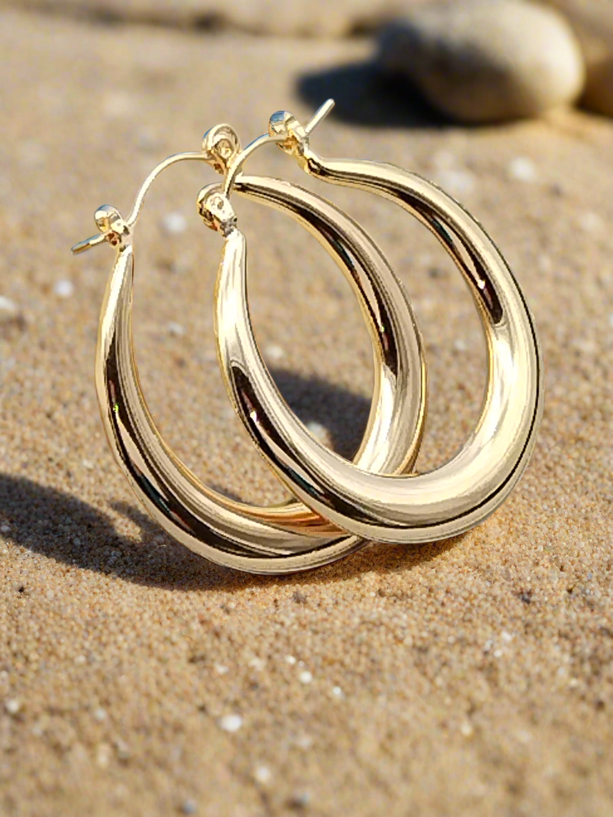 Klobige, ovale Creolen in Gold