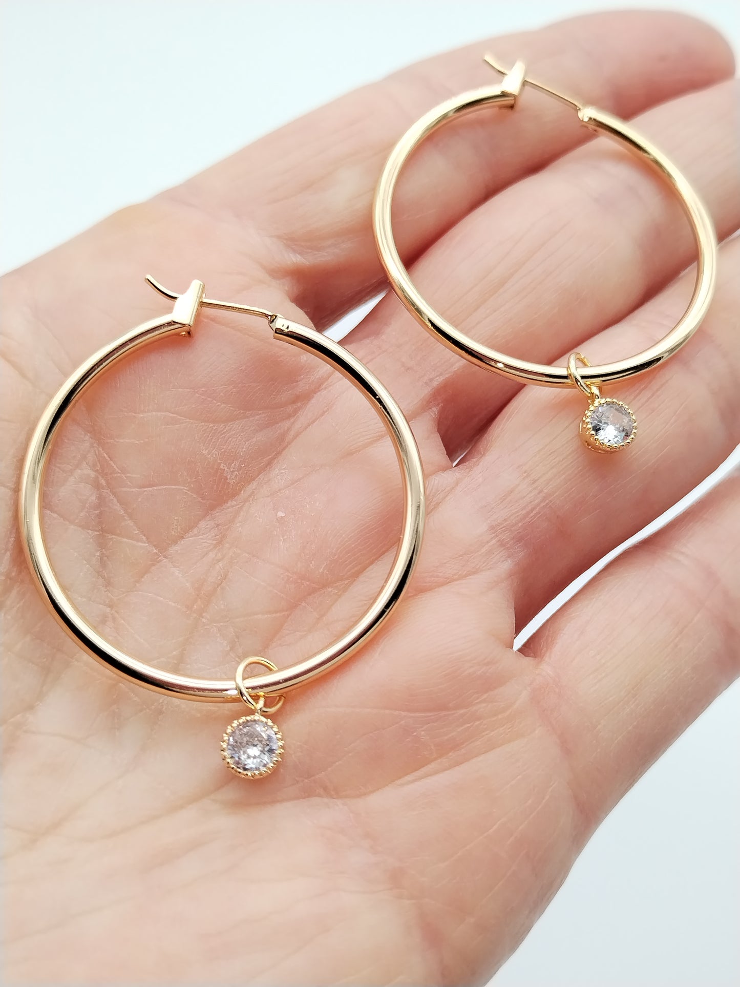 Große Creolen, goldene Charm-Ohrringe, Zirkonia, elegant, Geschenke, Frauen, Mädchen