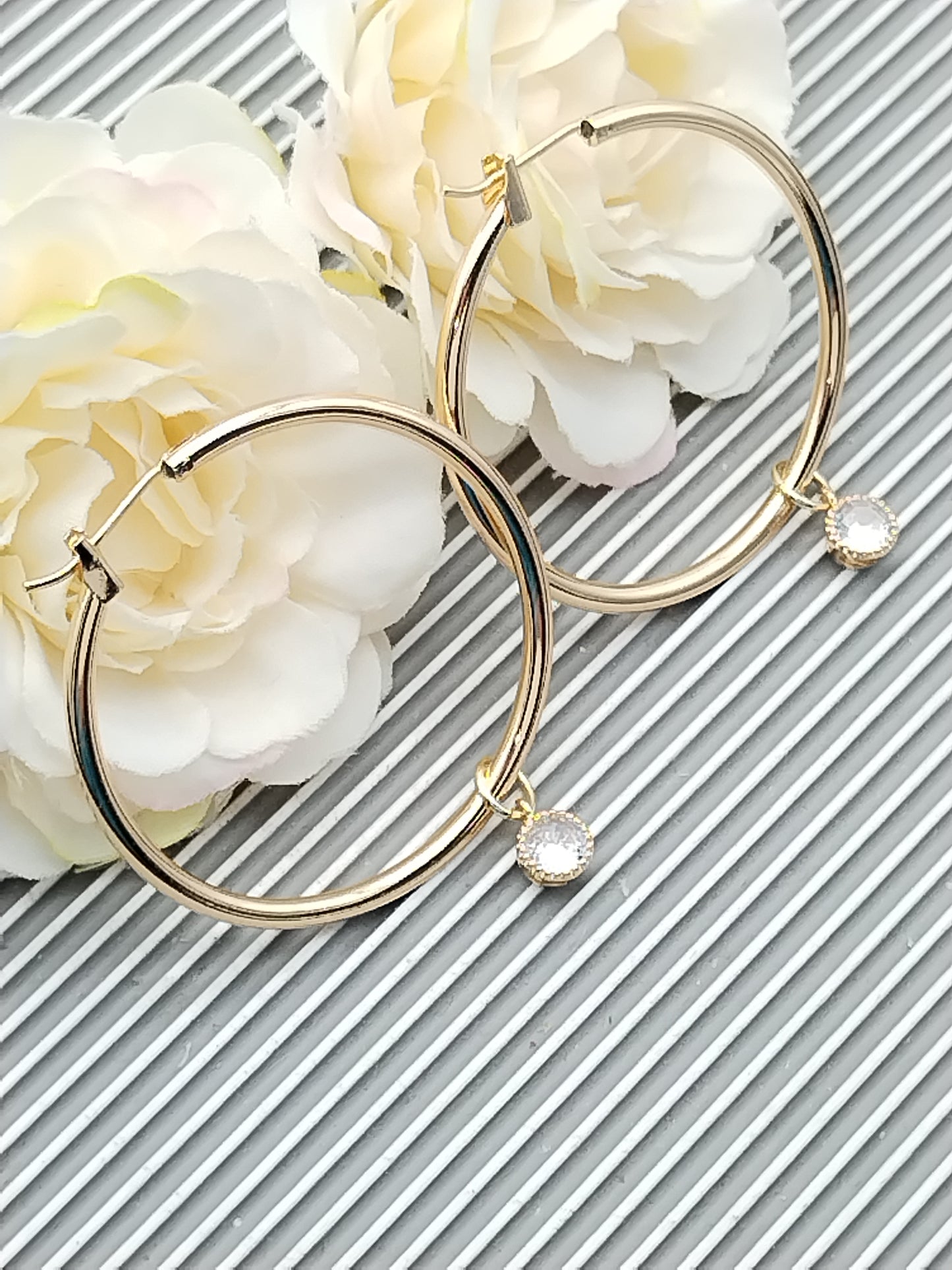 Große Creolen, goldene Charm-Ohrringe, Zirkonia, elegant, Geschenke, Frauen, Mädchen