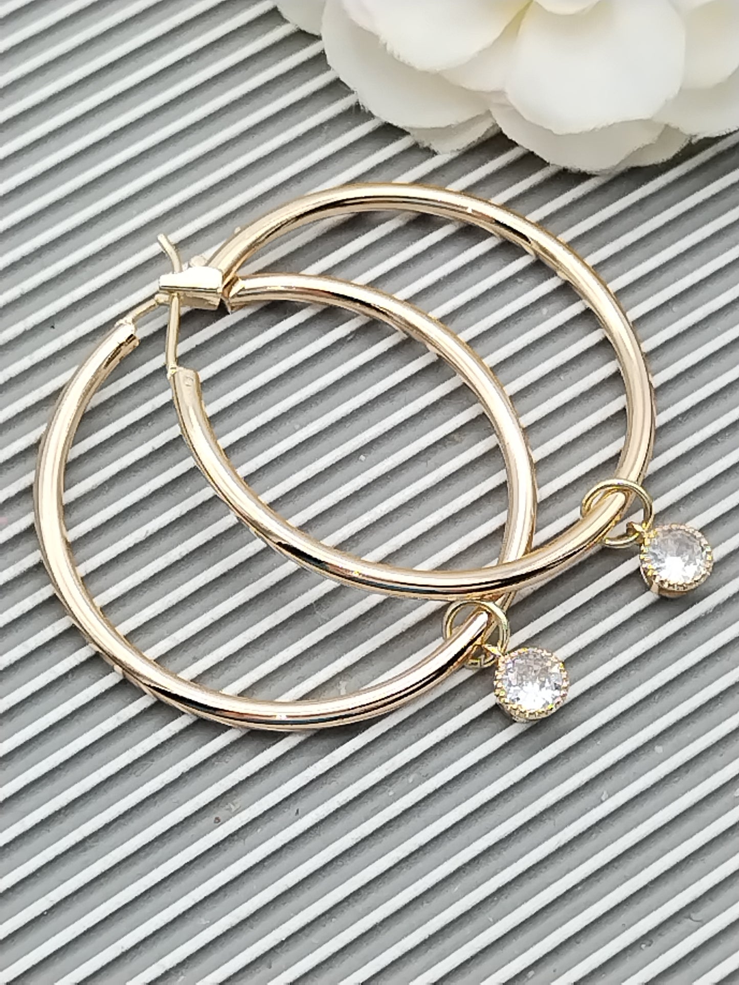 Große Creolen, goldene Charm-Ohrringe, Zirkonia, elegant, Geschenke, Frauen, Mädchen