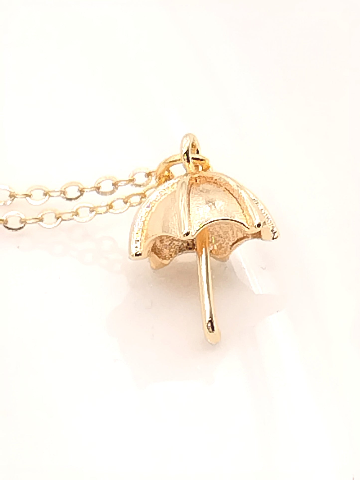 Halskette mit Regenschirm-Anhänger in Gold, lange Charm-Halskette, mehrlagig, trendig, erschwinglicher Schmuck, Urlaubsgeschenke, für Frauen, Mädchen