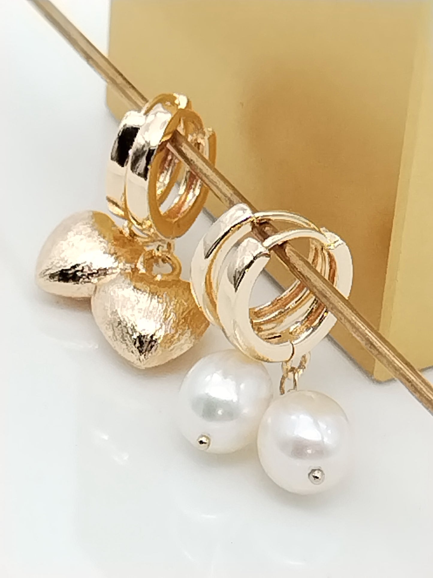 Aros Huggies de perlas, joyas de tendencia, regalos festivos, mujeres, sostenibles