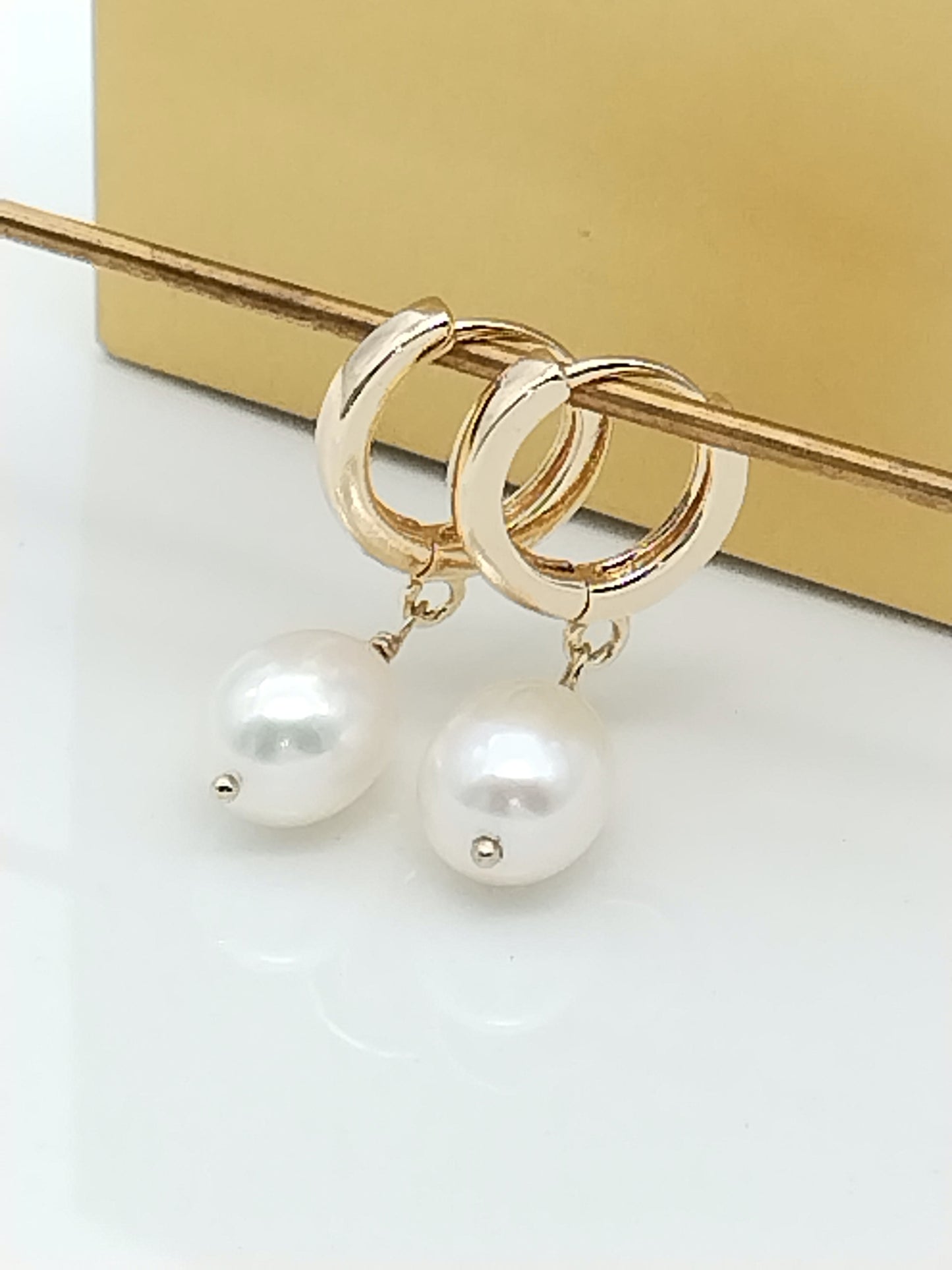 Aros Huggies de perlas, joyas de tendencia, regalos festivos, mujeres, sostenibles