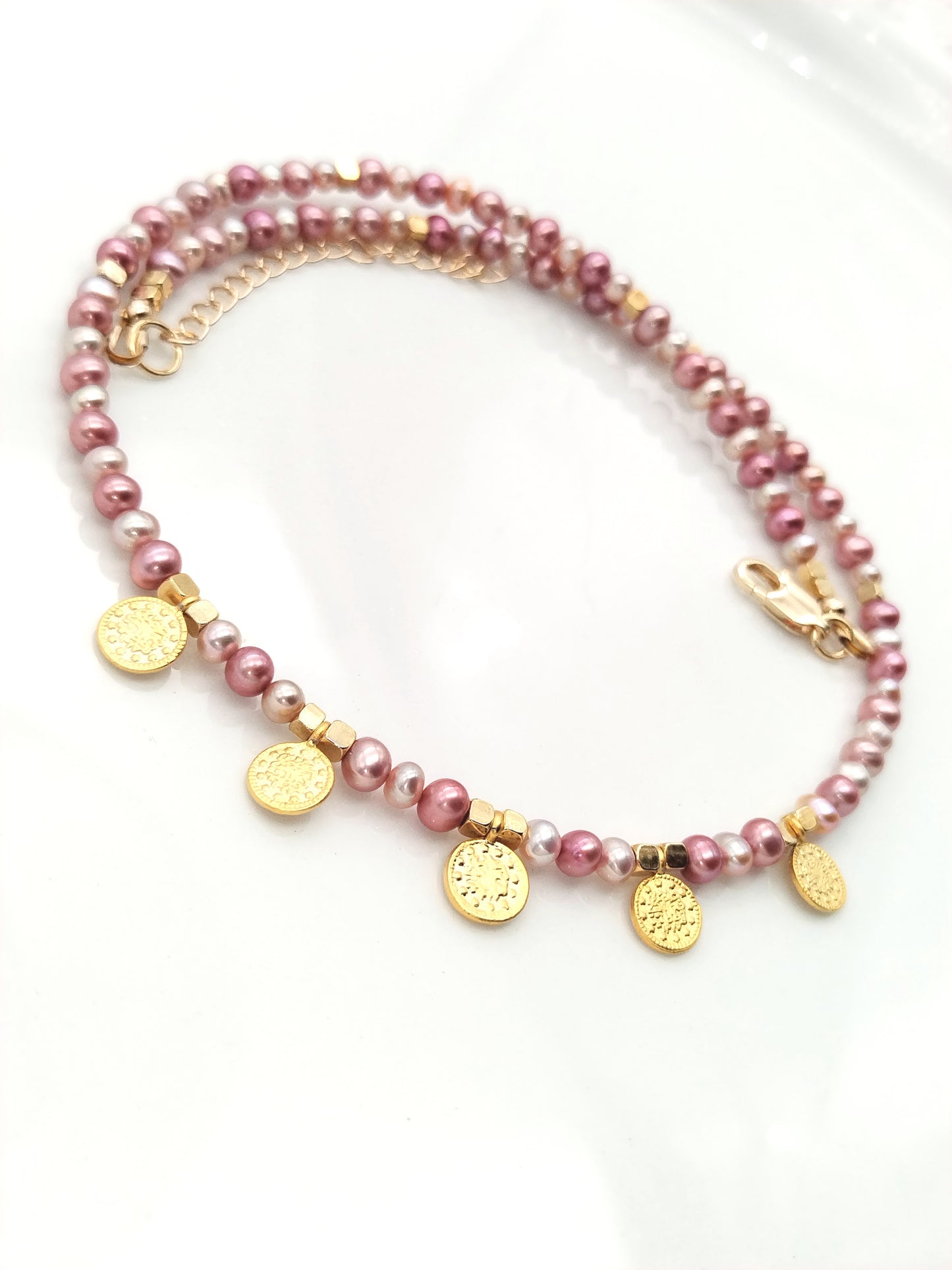 Collar de perlas de agua dulce rosas, gargantilla de monedas de oro, pequeño, regalo, moderno, elegante, para mujer