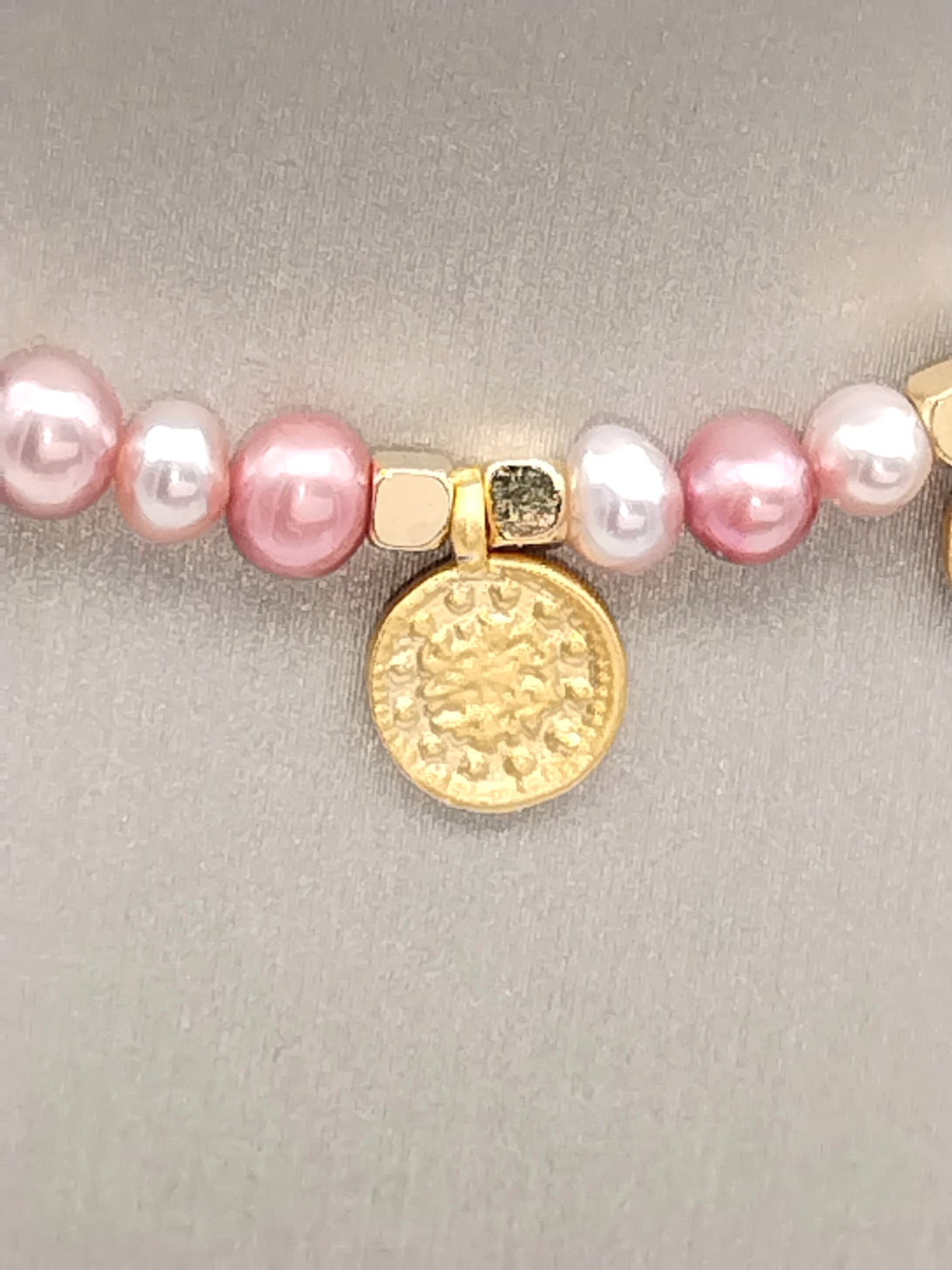 Collar de perlas de agua dulce rosas, gargantilla de monedas de oro, pequeño, regalo, moderno, elegante, para mujer