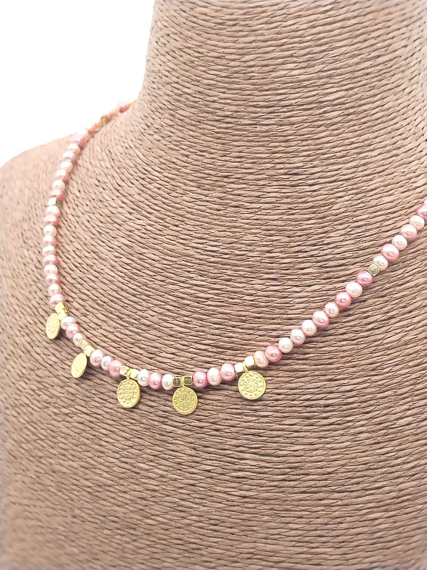 Collar de perlas de agua dulce rosas, gargantilla de monedas de oro, pequeño, regalo, moderno, elegante, para mujer