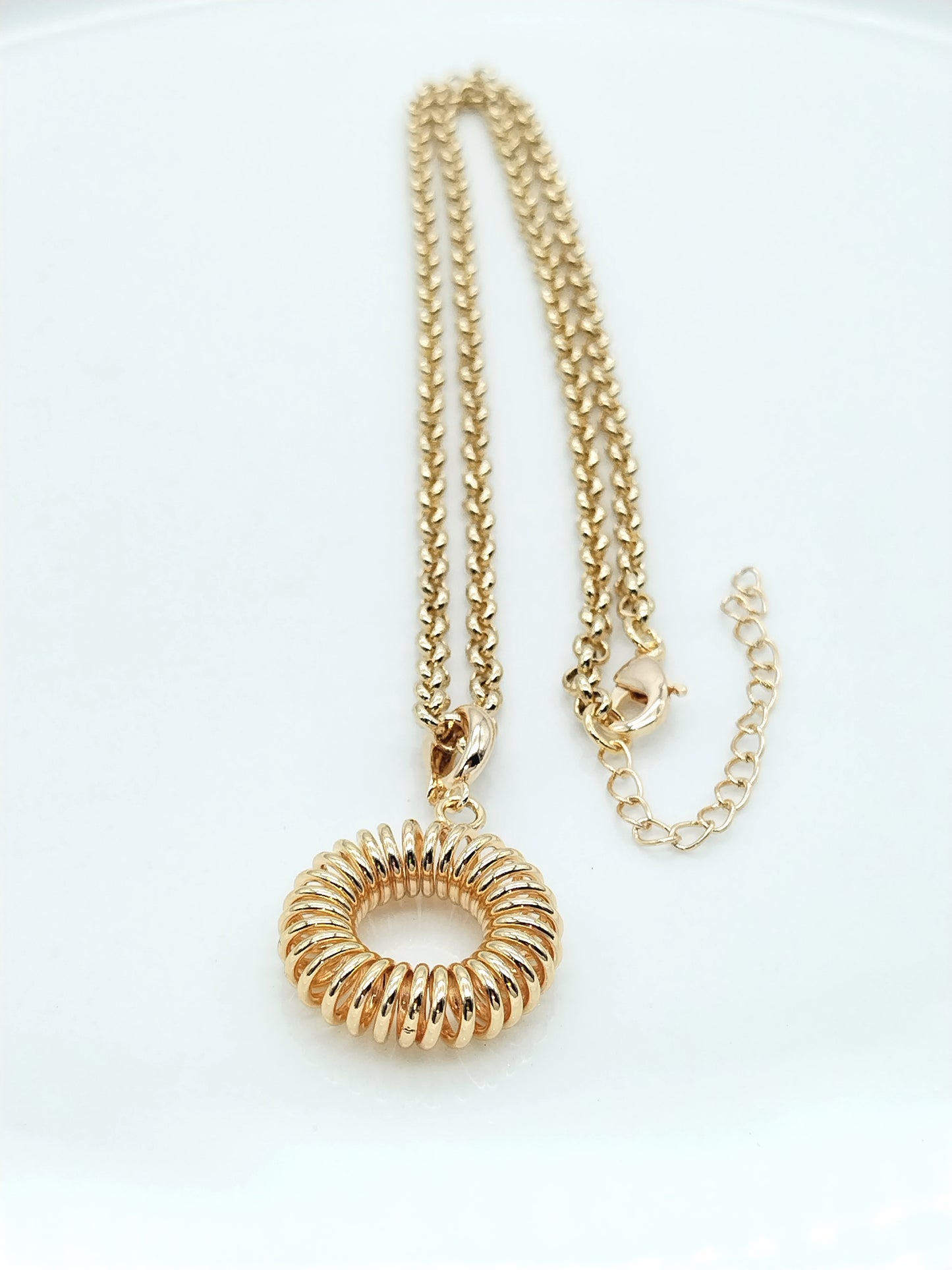 Collar de espiral de oro redondo, dije de donuts unisex, cadena enrollable, colgante de extracción, moderno, regalo, mamá