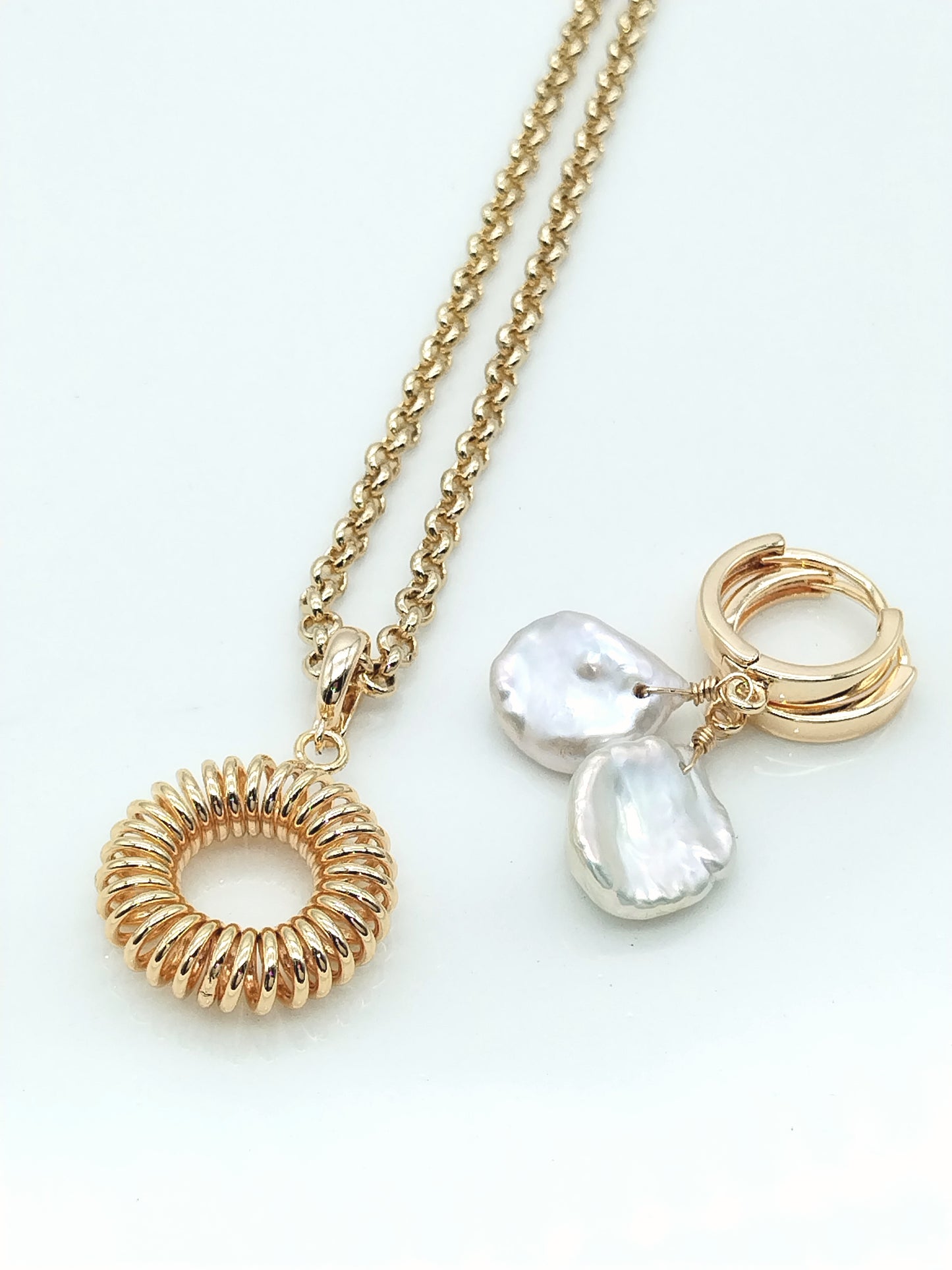 Collar de espiral de oro redondo, dije de donuts unisex, cadena enrollable, colgante de extracción, moderno, regalo, mamá