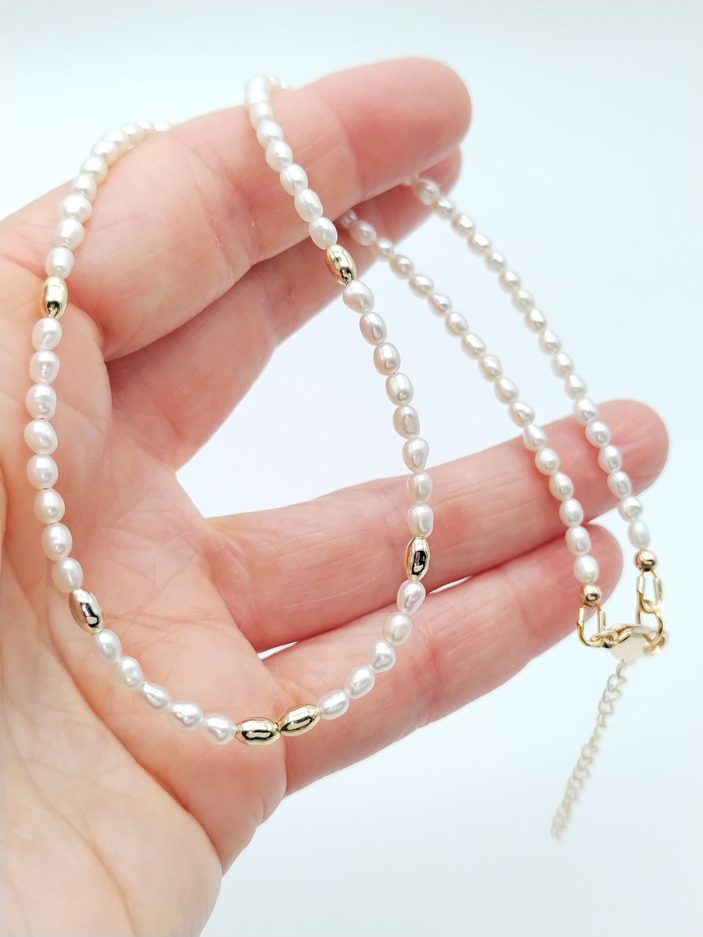 Zierliche Süßwasserperlenkette mit Goldperlen - Eleganter minimalistischer Schmuck für Frauen