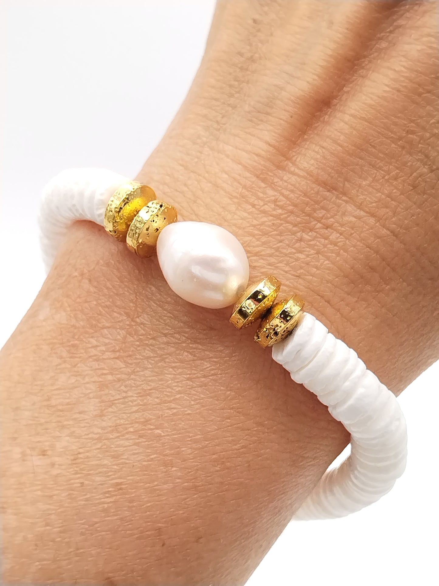 Pulsera elástica de concha blanca y perla barroca, oro, plata y cobre, joyería de verano para mujer, regalo