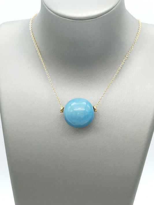 Halskette mit Anhänger aus hellblauen Tagua-Perlen | Goldkette