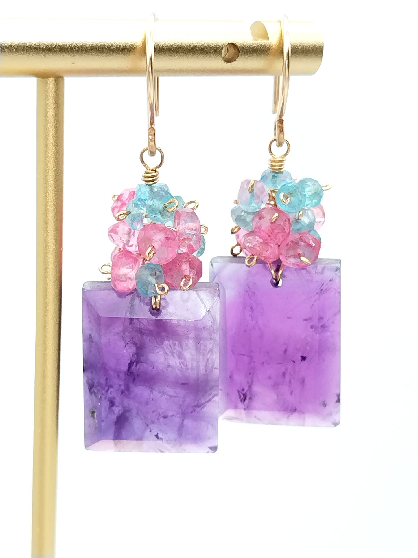 Pendientes colgantes rectangulares con racimo de amatista - Laminado en oro de 14 quilates