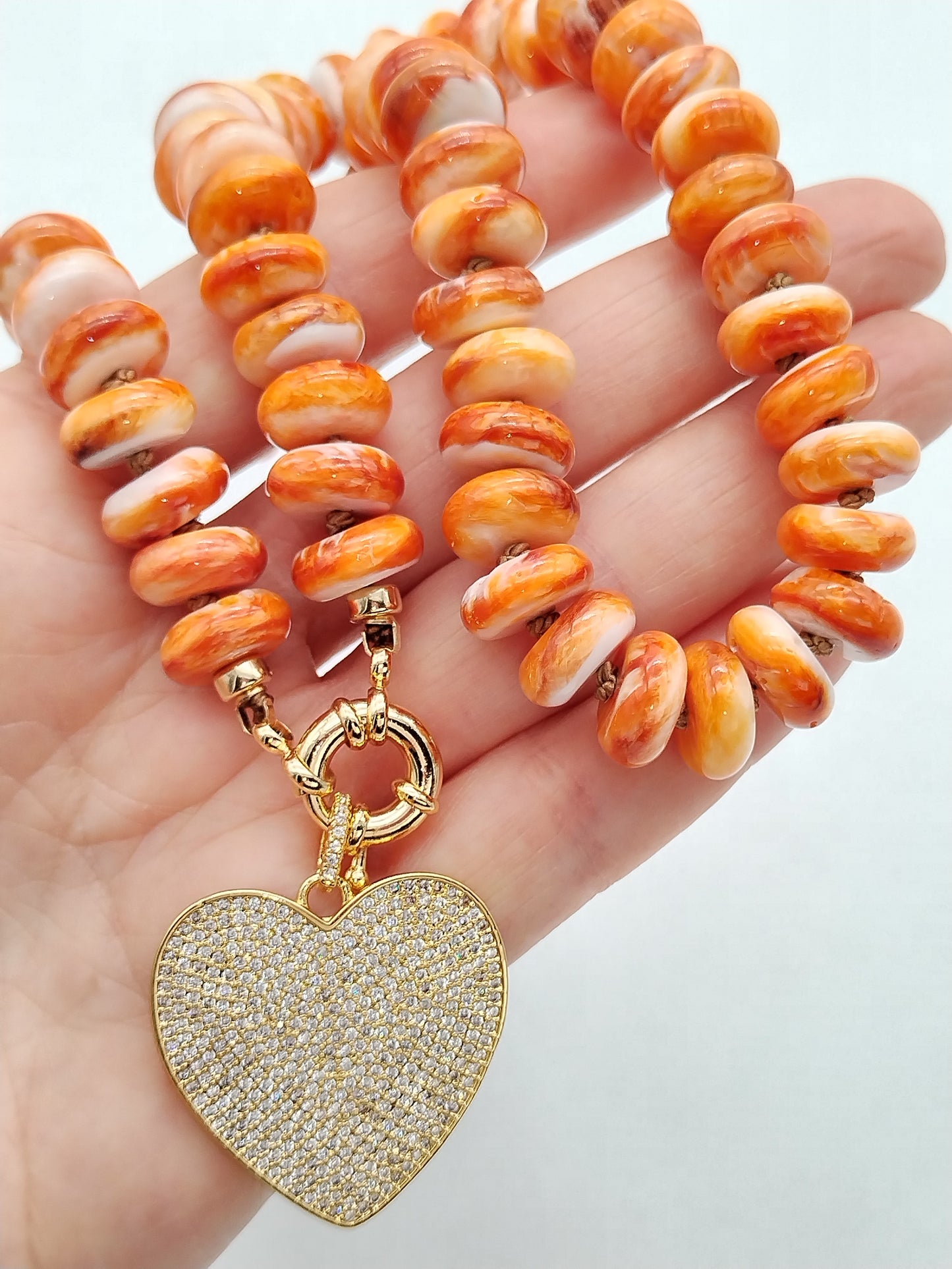 Collar de ostras espinosas con forma de rondelle, gargantilla de piedras preciosas grandes, collar anudado a mano relleno de oro de 14 k, colgante de corazón de oro con circonita cúbica