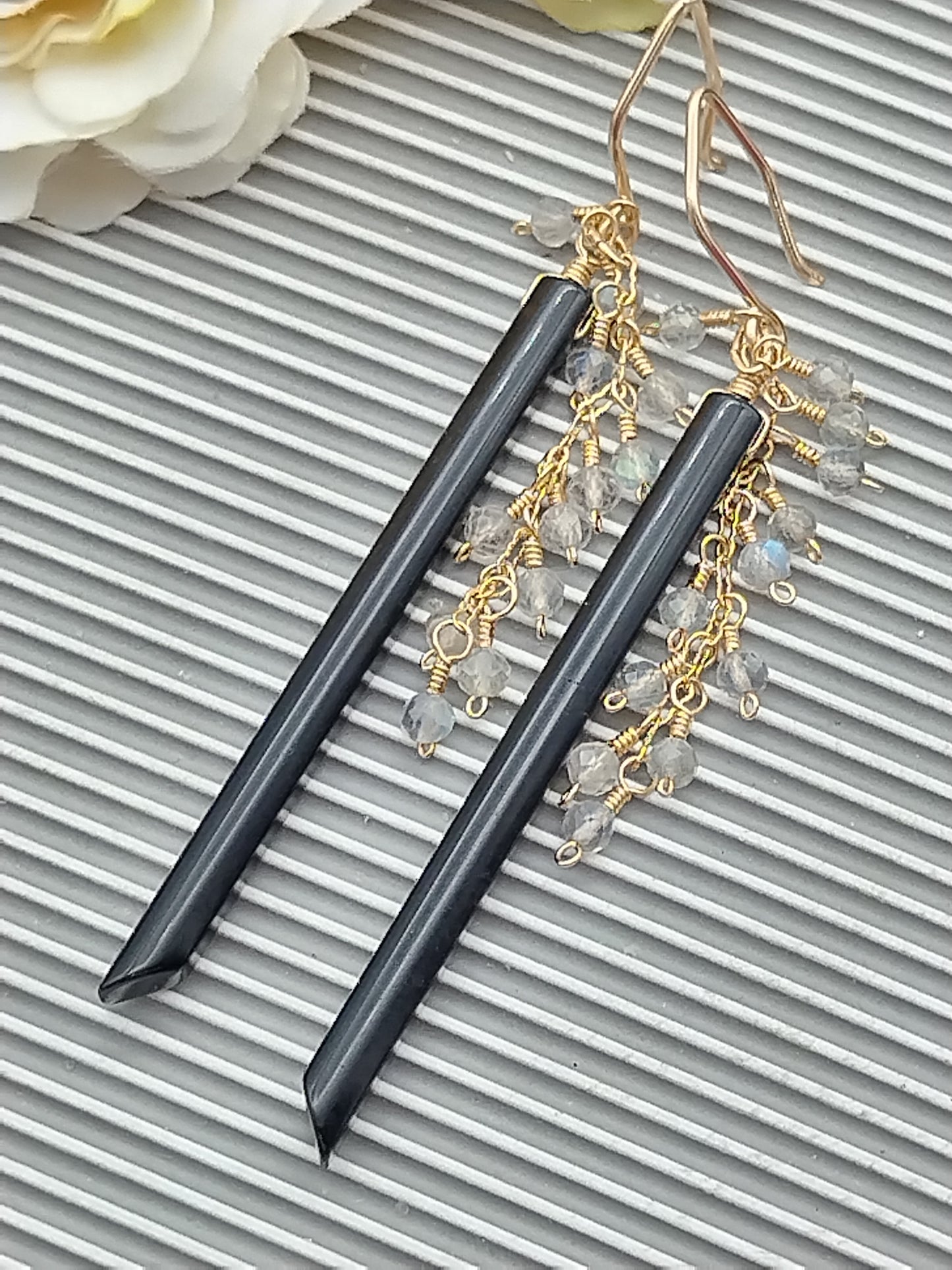 Edelstein-Ohrringe, 14 Karat Gold gefüllte lange Ohrringe, Obsidian, Labradorit und Perlenohrringe, zierliche Ohrringe