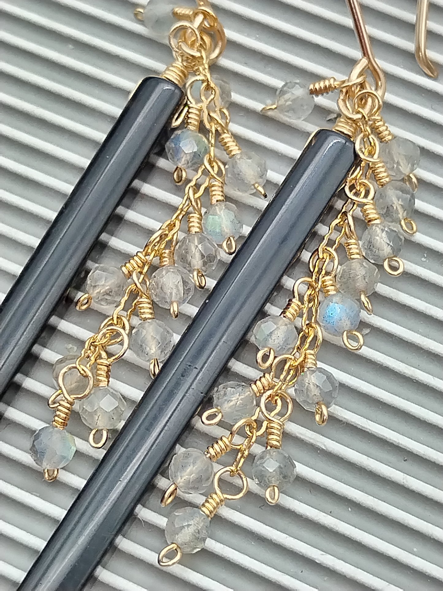 Edelstein-Ohrringe, 14 Karat Gold gefüllte lange Ohrringe, Obsidian, Labradorit und Perlenohrringe, zierliche Ohrringe
