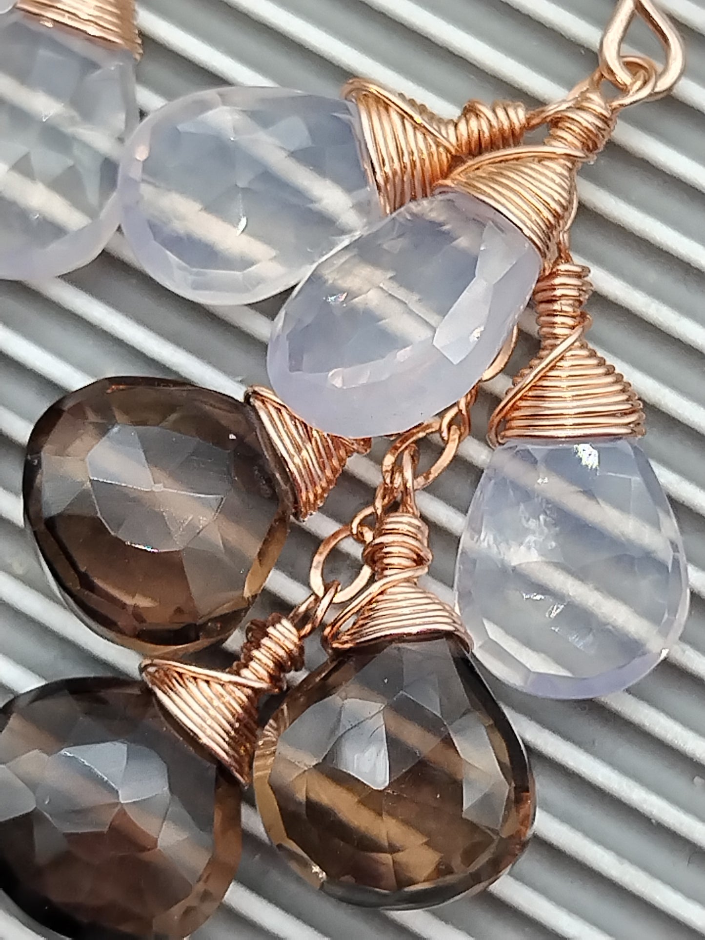 Pendientes de cuarzo ahumado y lavanda, pendientes colgantes con piedras preciosas, rellenos de oro rosa de 14 k, pendientes en racimo
