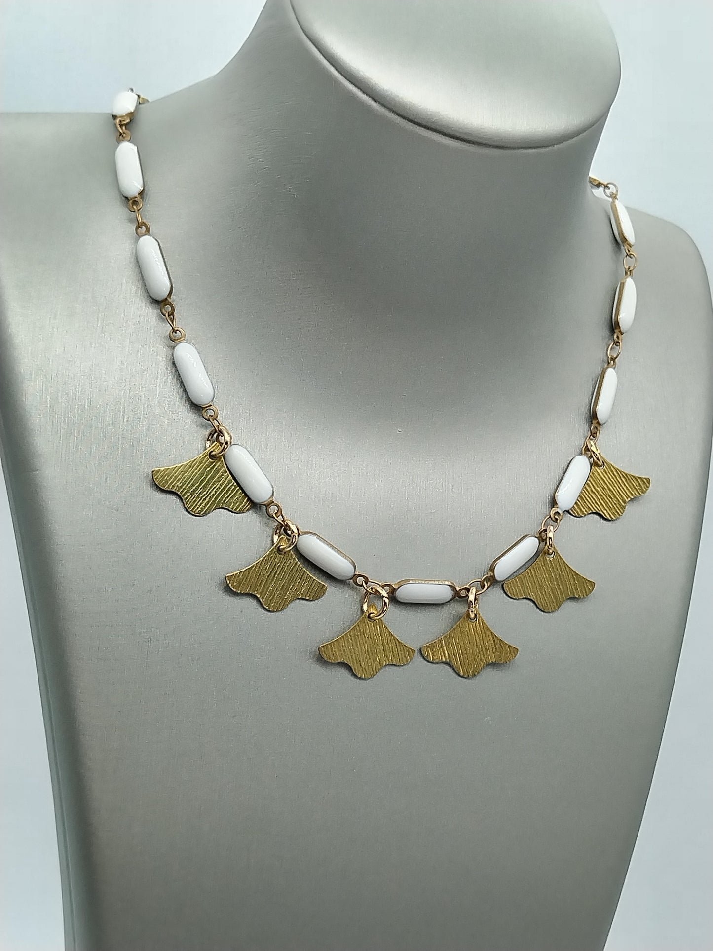 Gargantilla de estrella y ginkgo, collar de latón con barra abullonada de esmalte, collar con dijes deslumbrantes, collar con capas genial