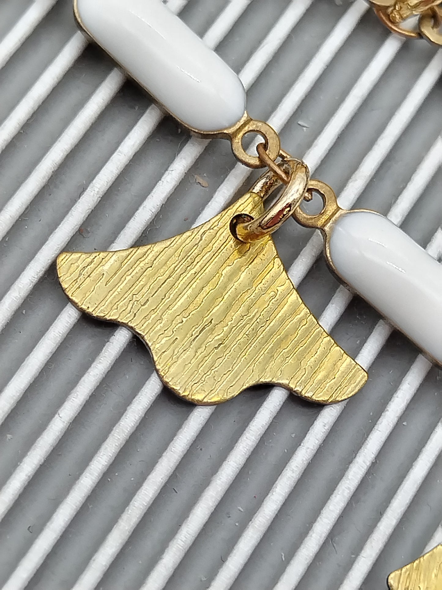 Gargantilla de estrella y ginkgo, collar de latón con barra abullonada de esmalte, collar con dijes deslumbrantes, collar con capas genial