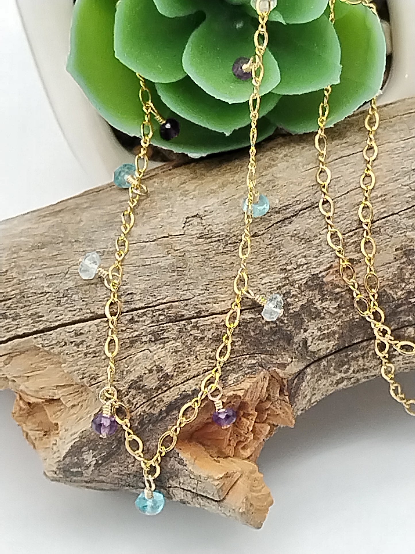Amethyst-, Aquamarin- und Apatit-Halskette, Halskette mit mehreren Edelsteinen, zarte goldgefüllte Halskette, Perlenkette, Weihnachtsgeschenke, Geschenke für Frauen, zierlicher Schmuck