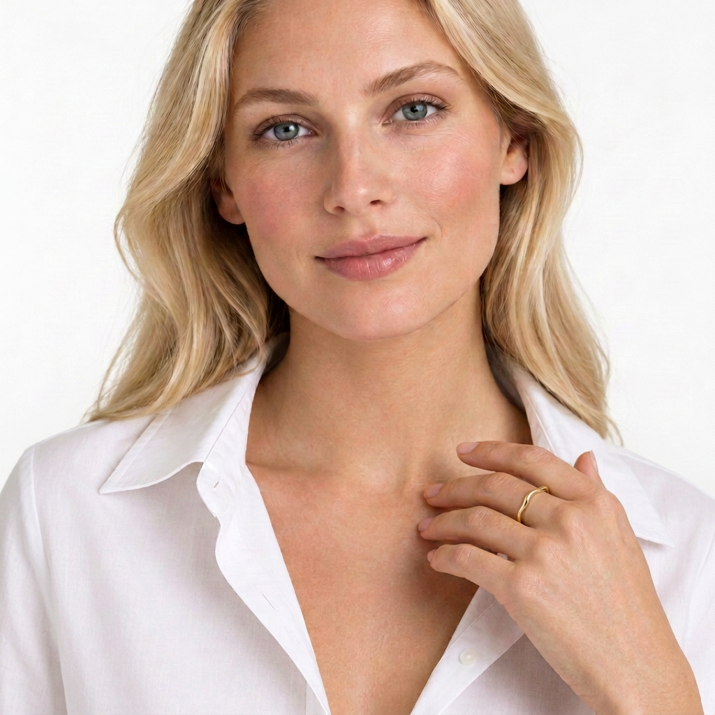 Modelo con hombros más estrechos y naturales